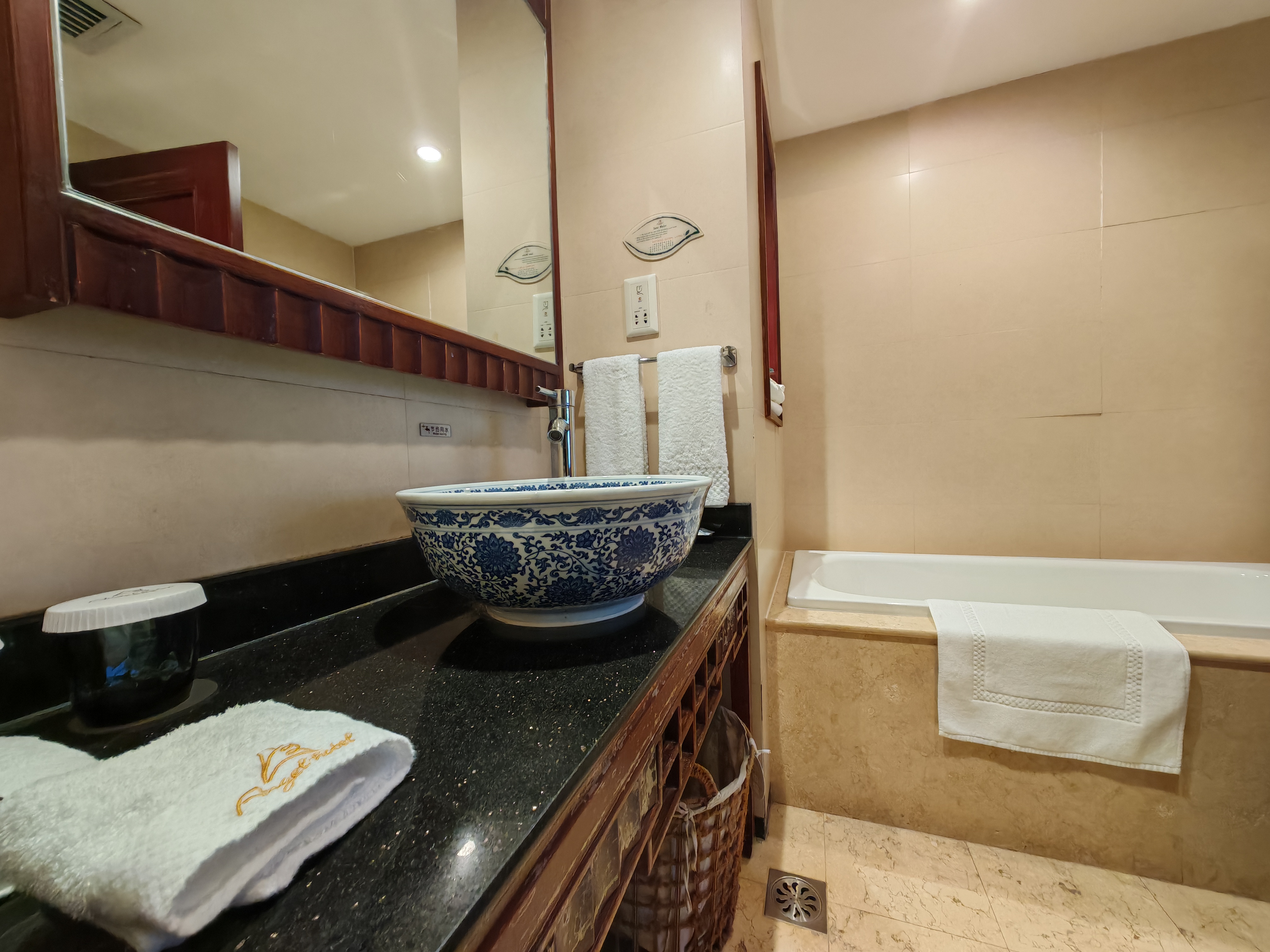 套间（鹅绒床被+小冰箱+空气净化器）