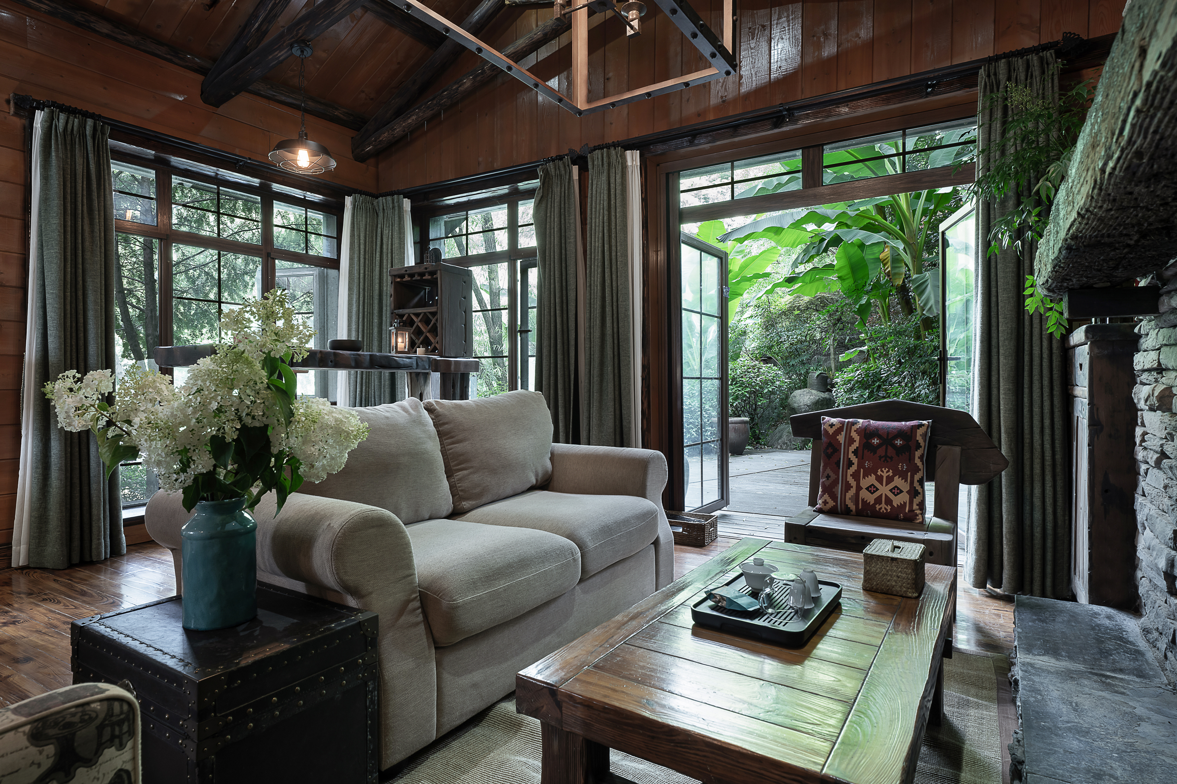 美式乡村独栋大床房（湖景小院+布艺沙发+深泡浴缸）