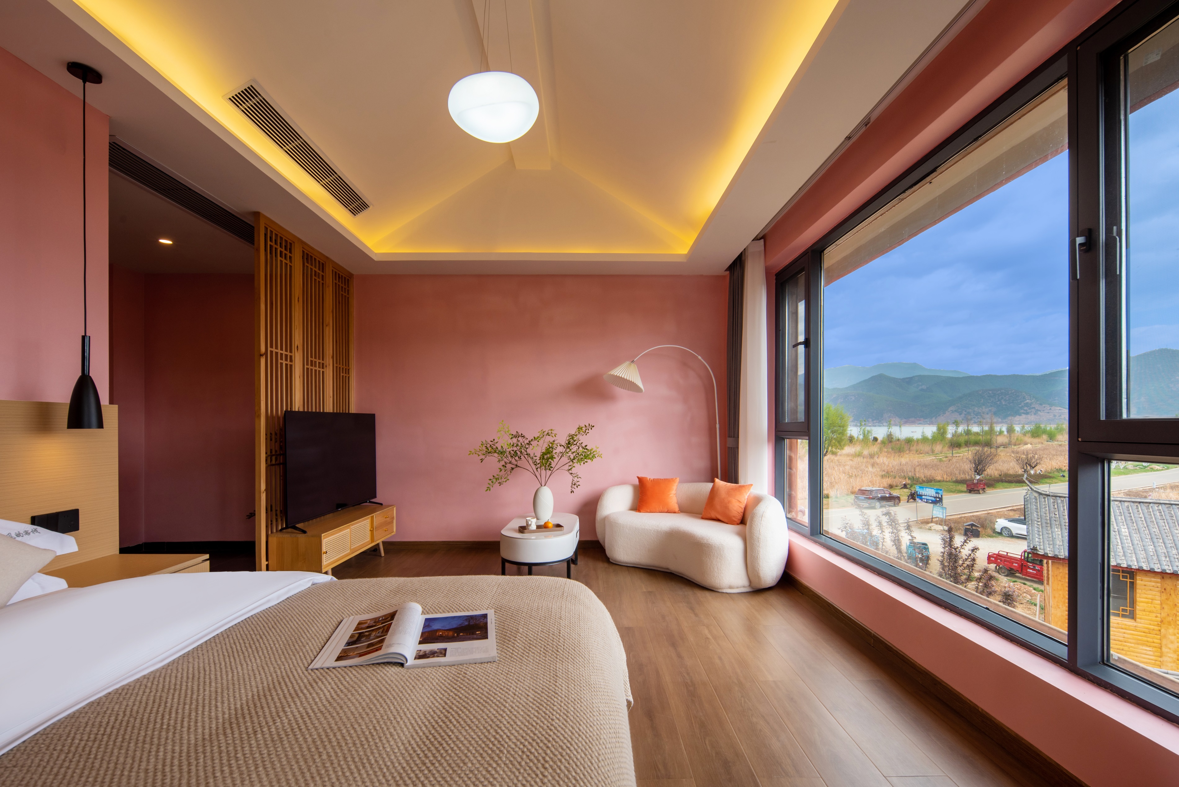 Yi Le Yin · Garden View Cozy Family Room