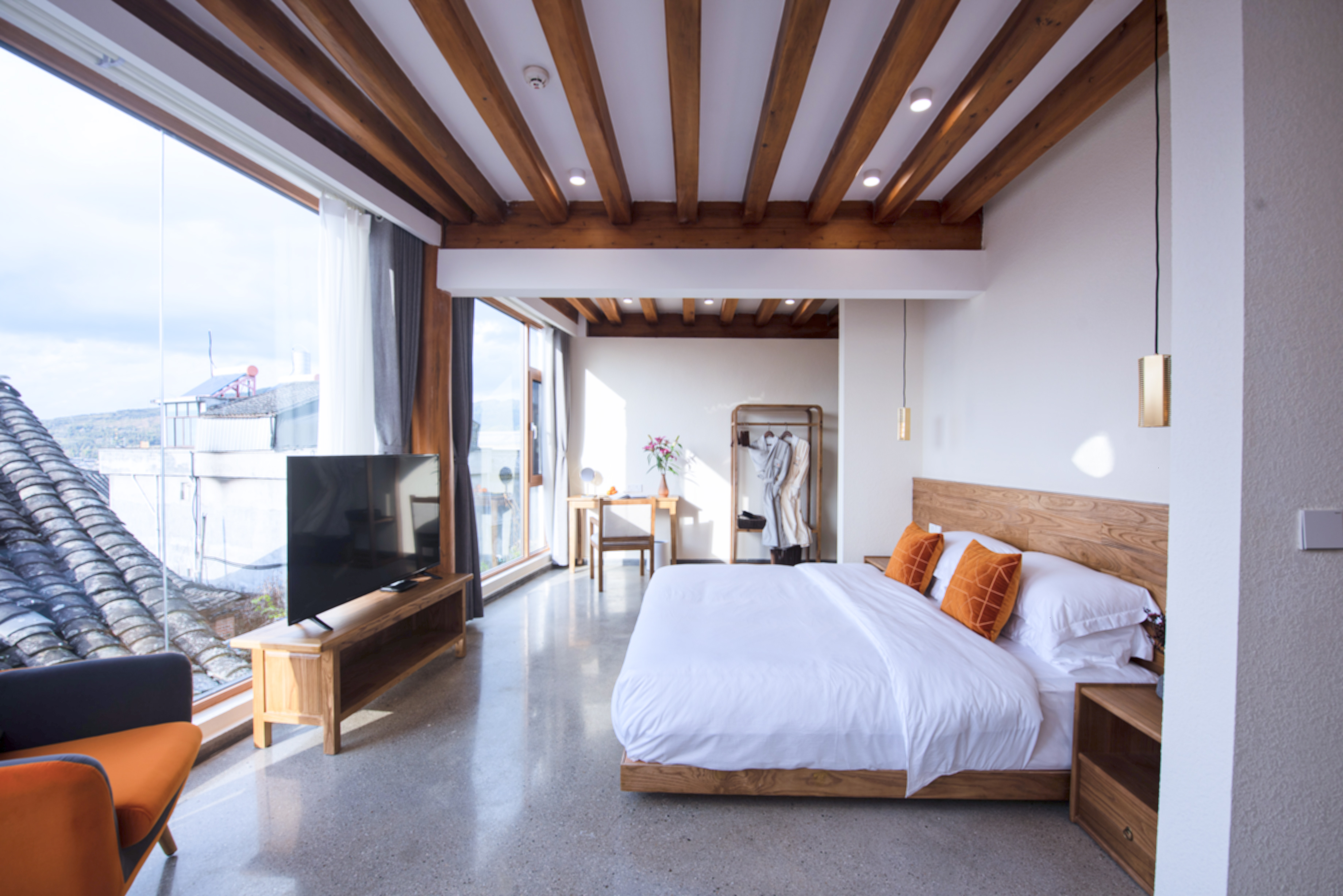 欣月·望山星移私湯大床房「金可兒舒睡床墊·電熱毛巾架·恆温花灑·原木傢俱」