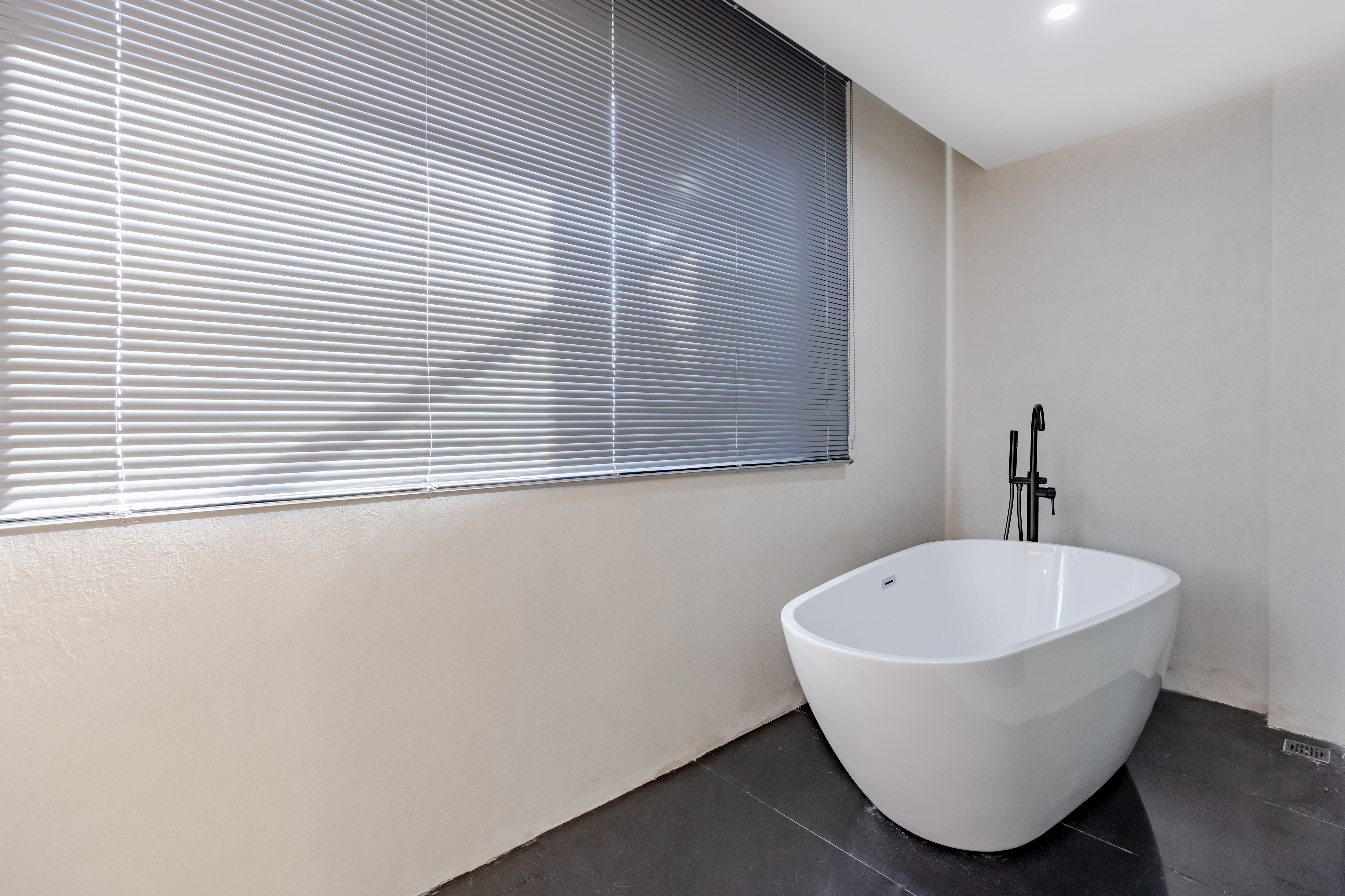 Xingju Tatami Tub Double Bed Room (Spacious, Hd Audio-Visual Projection, Smart Bathroom, Jacuzzi)