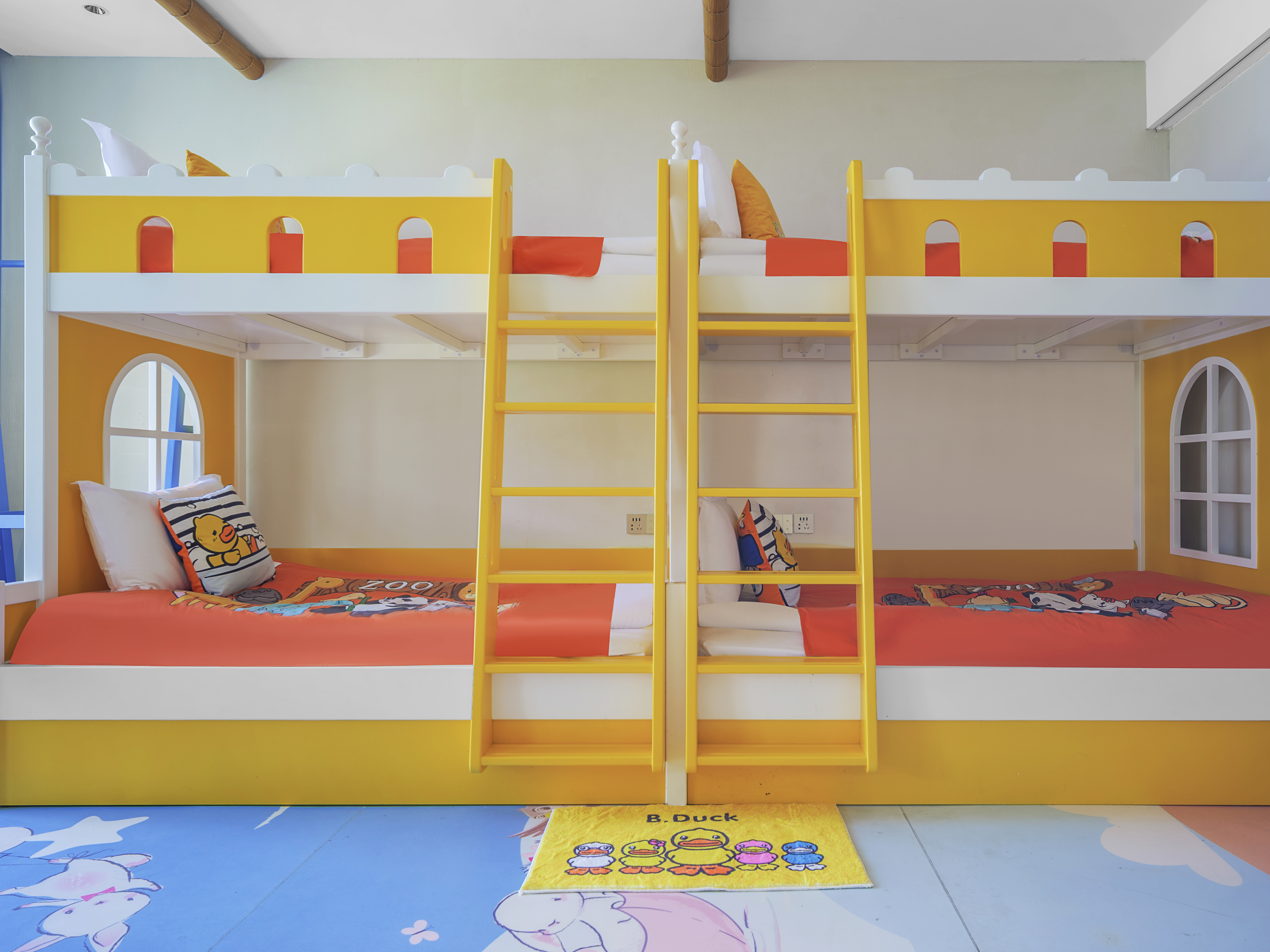 B.Duck Themed Bunk Bed Room