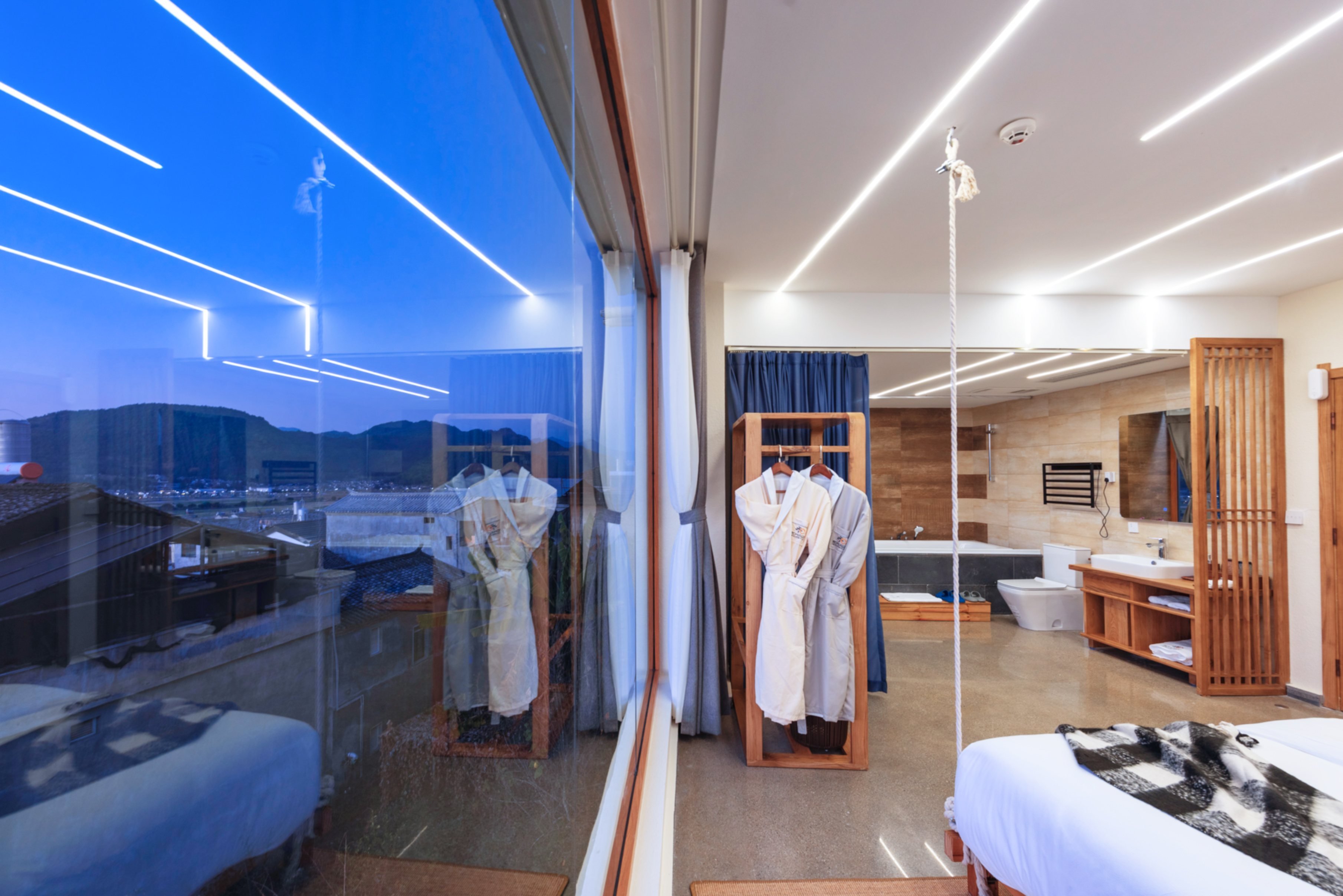 無際·俯瞰古鎮蜜月私湯大床房「180°觀景·田野風光·金可兒床墊·恆温花灑·電熱毛巾架·原木傢俱」