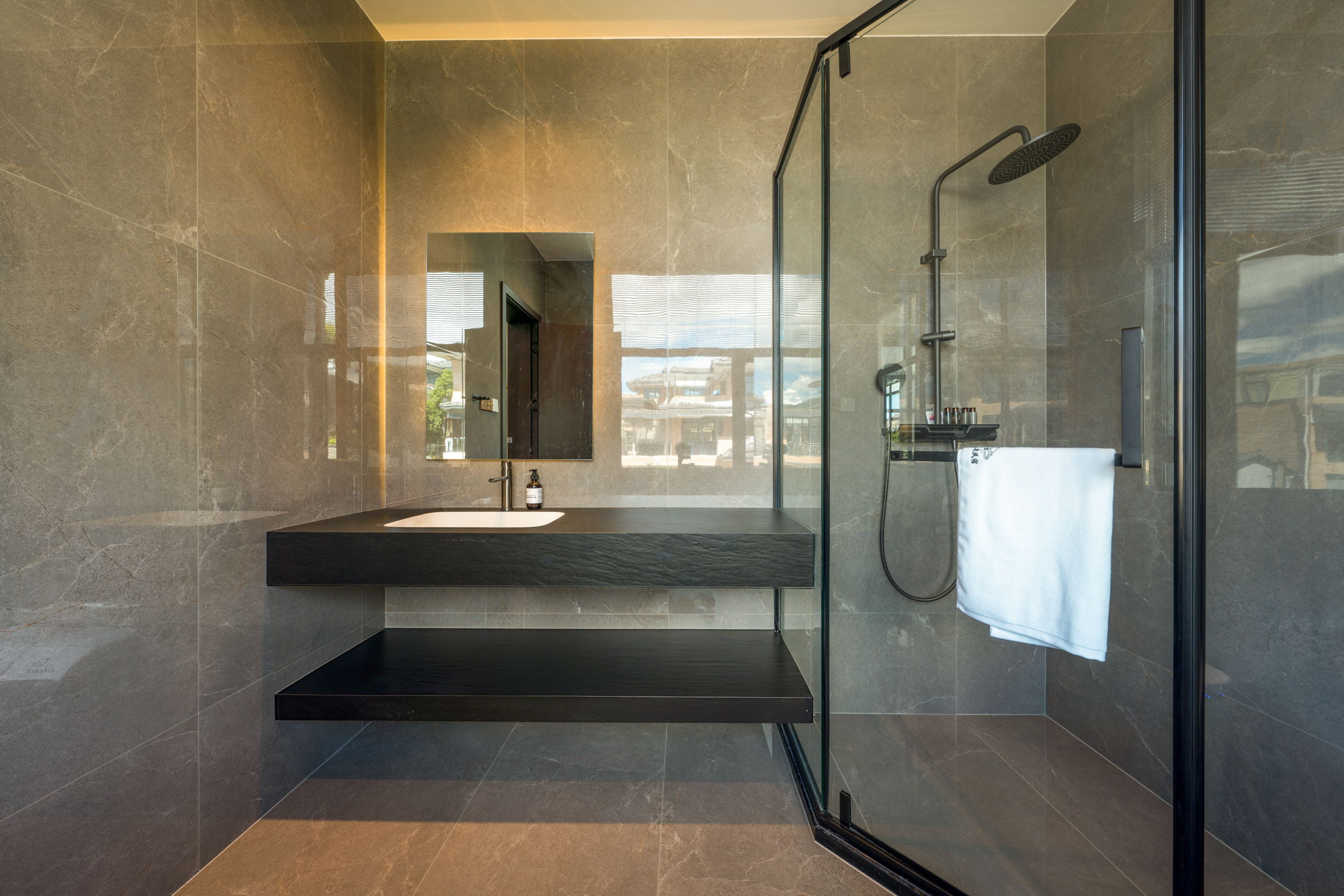 【伍福·舒适大床房】宽隅静眠|软褥眠安〉