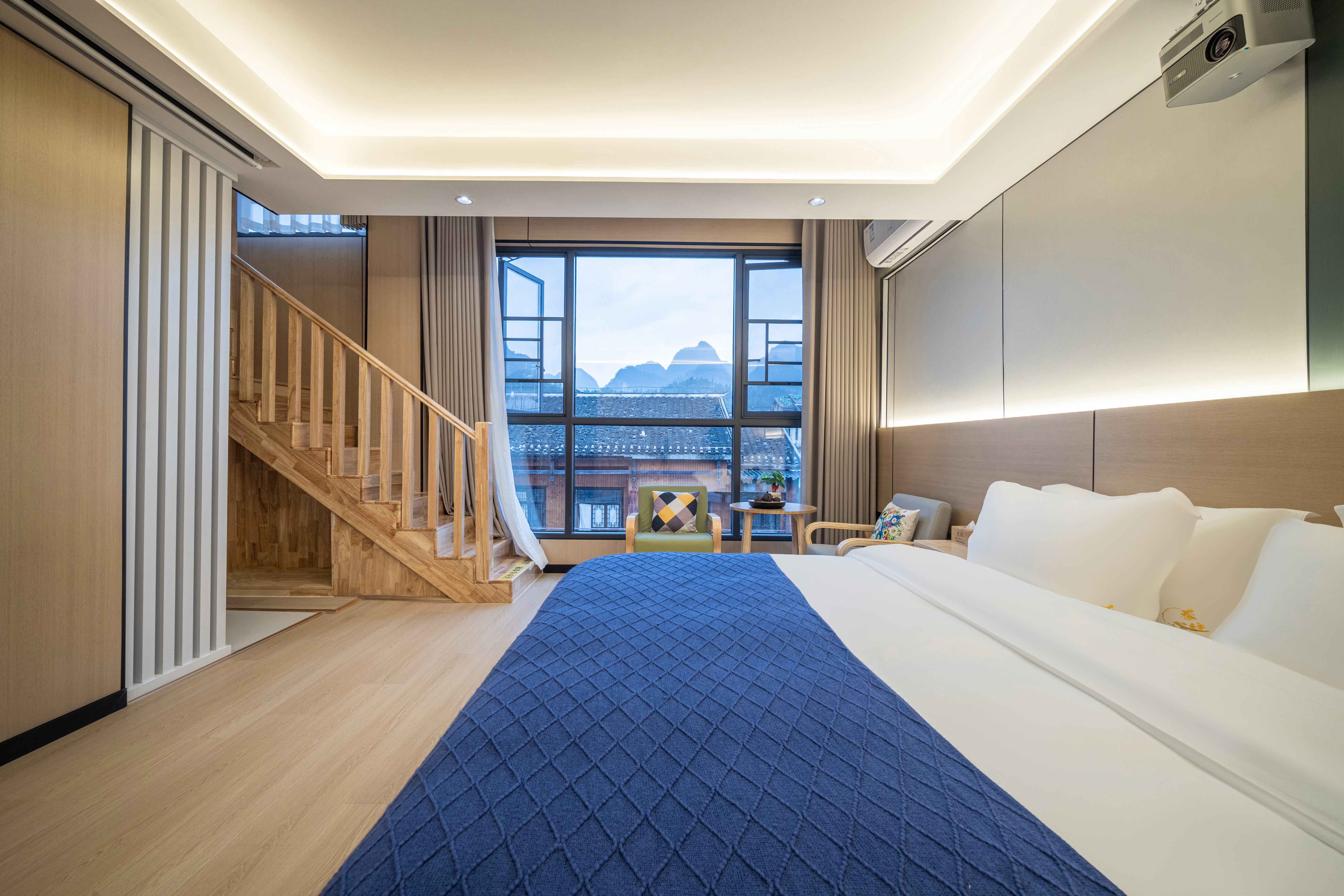 Cloud Shadow Duplex Family Room (Two-Bedroom Two-Bathroom + High-End Latex Mattress + Smart Toilet + 84-Inch Projector Av)