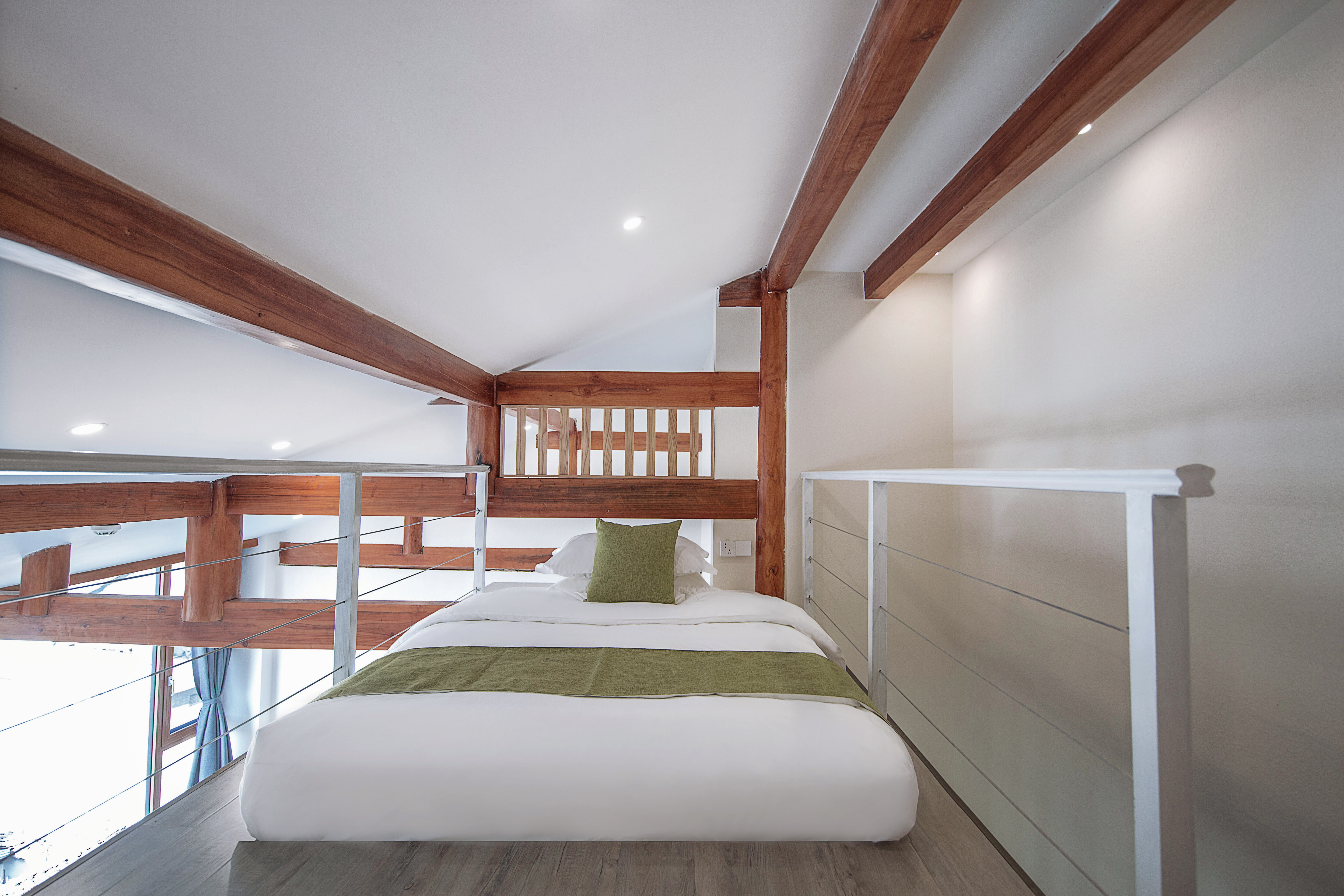 開雲·俯瞰古鎮全景複式套房「180°觀景·田野風光·金可兒舒睡床墊·電熱毛巾架·恆温花灑·原木傢俱」