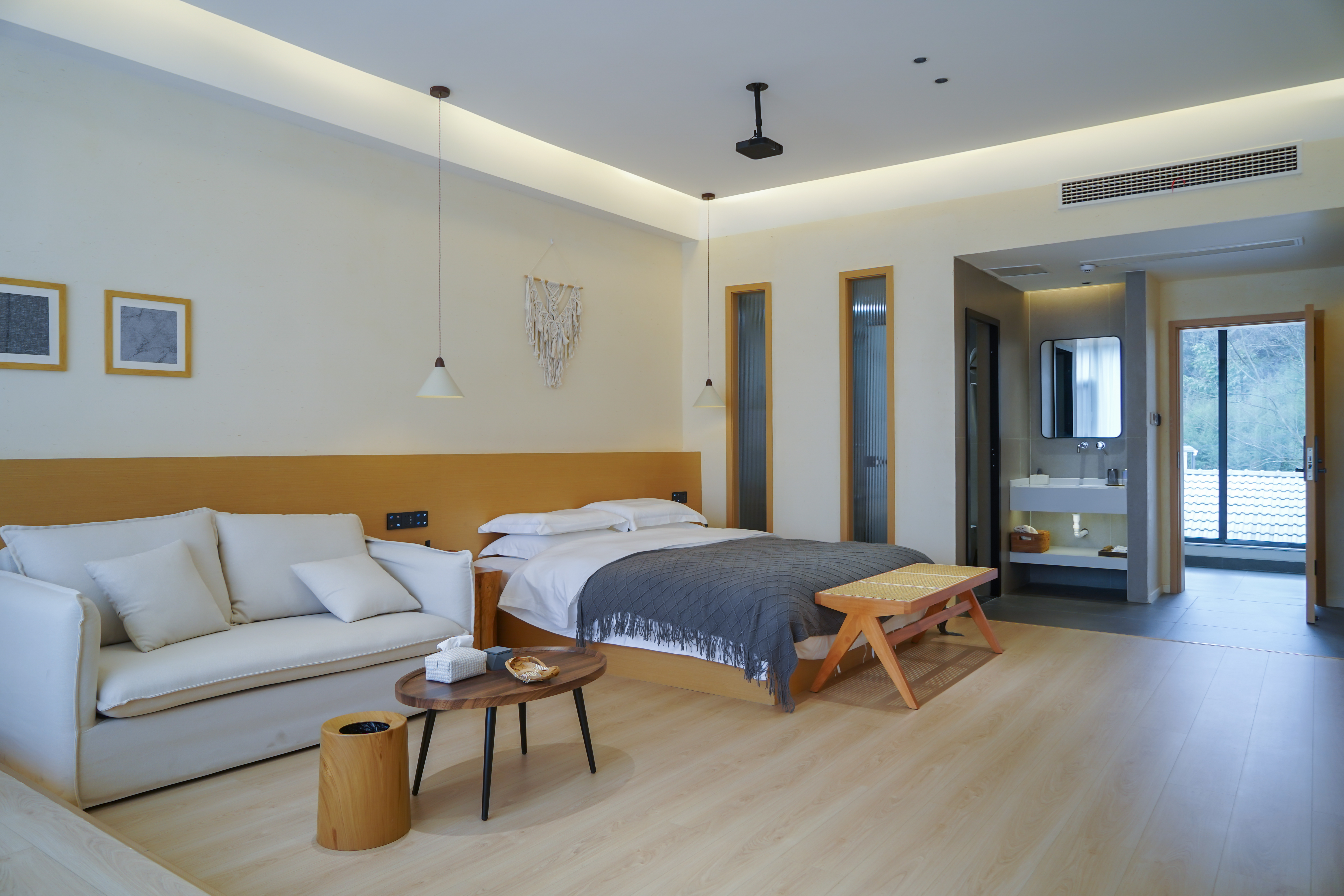 Bifengxia Lanshan Designer Homestay Huaiye Refined Cinema Double Bed Room