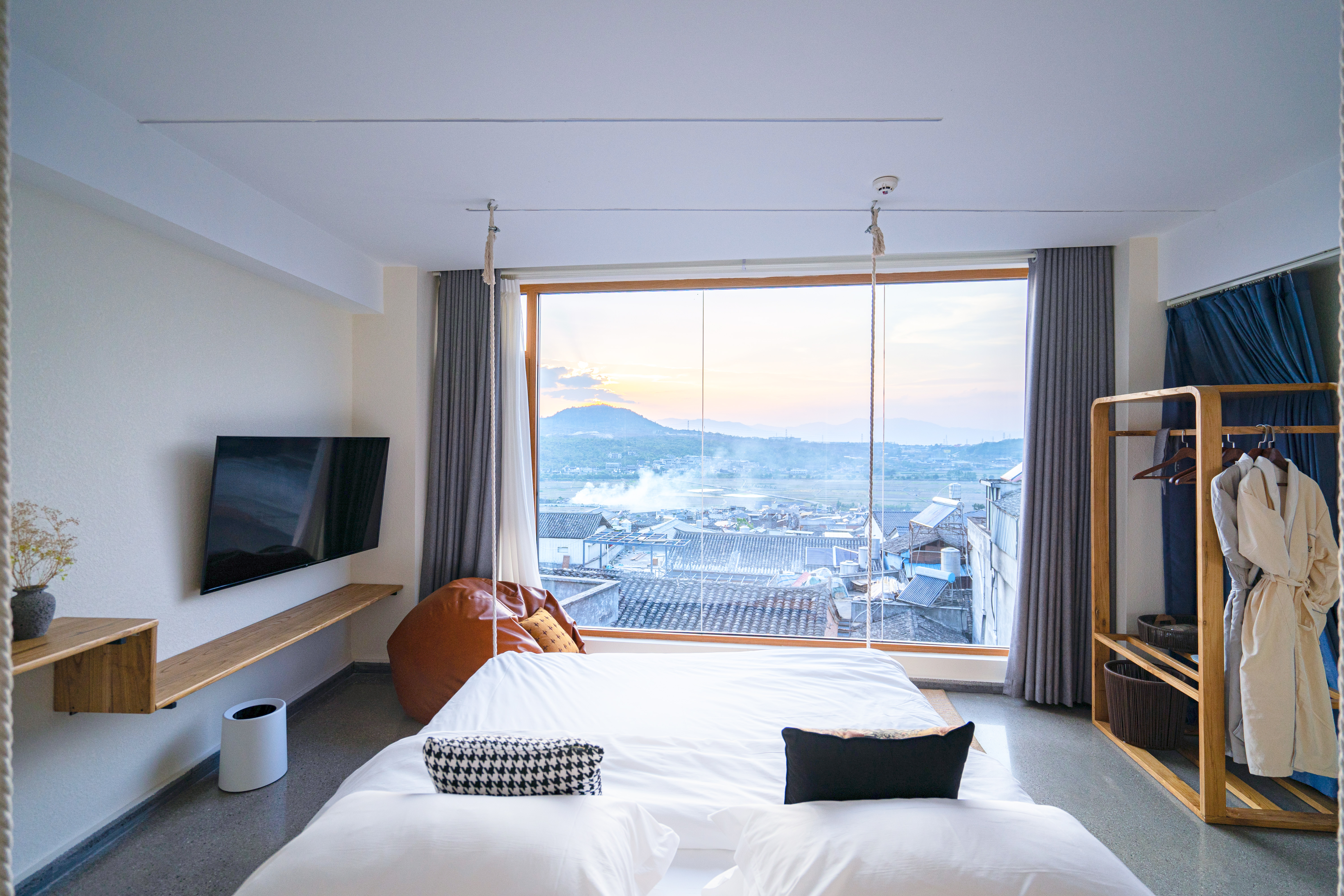 無際·俯瞰古鎮蜜月私湯大床房「180°觀景·田野風光·金可兒床墊·恆温花灑·電熱毛巾架·原木傢俱」