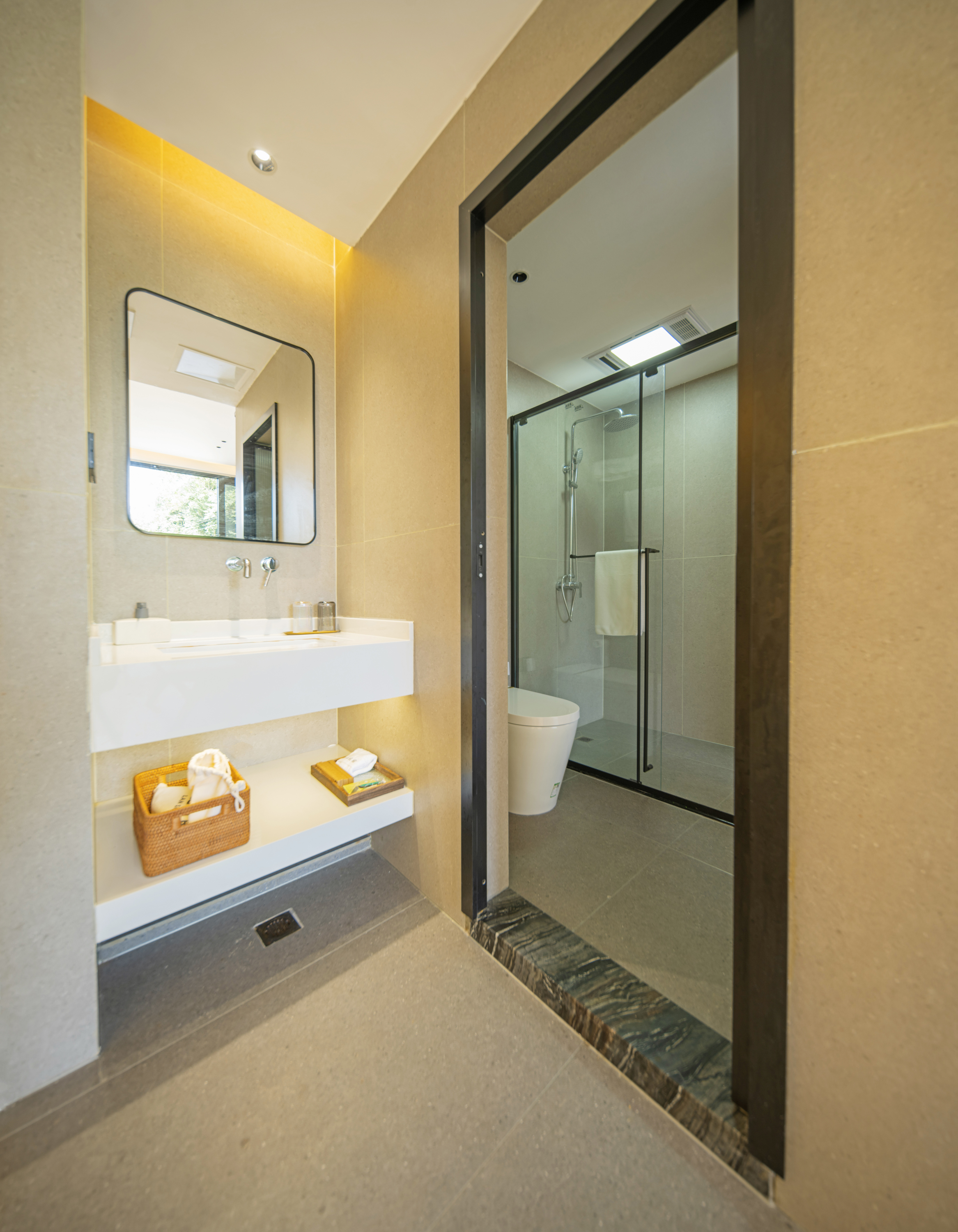 Bifengxia Lanshan Designer Homestay Muyang Light Luxury Cinema Double Bed Room