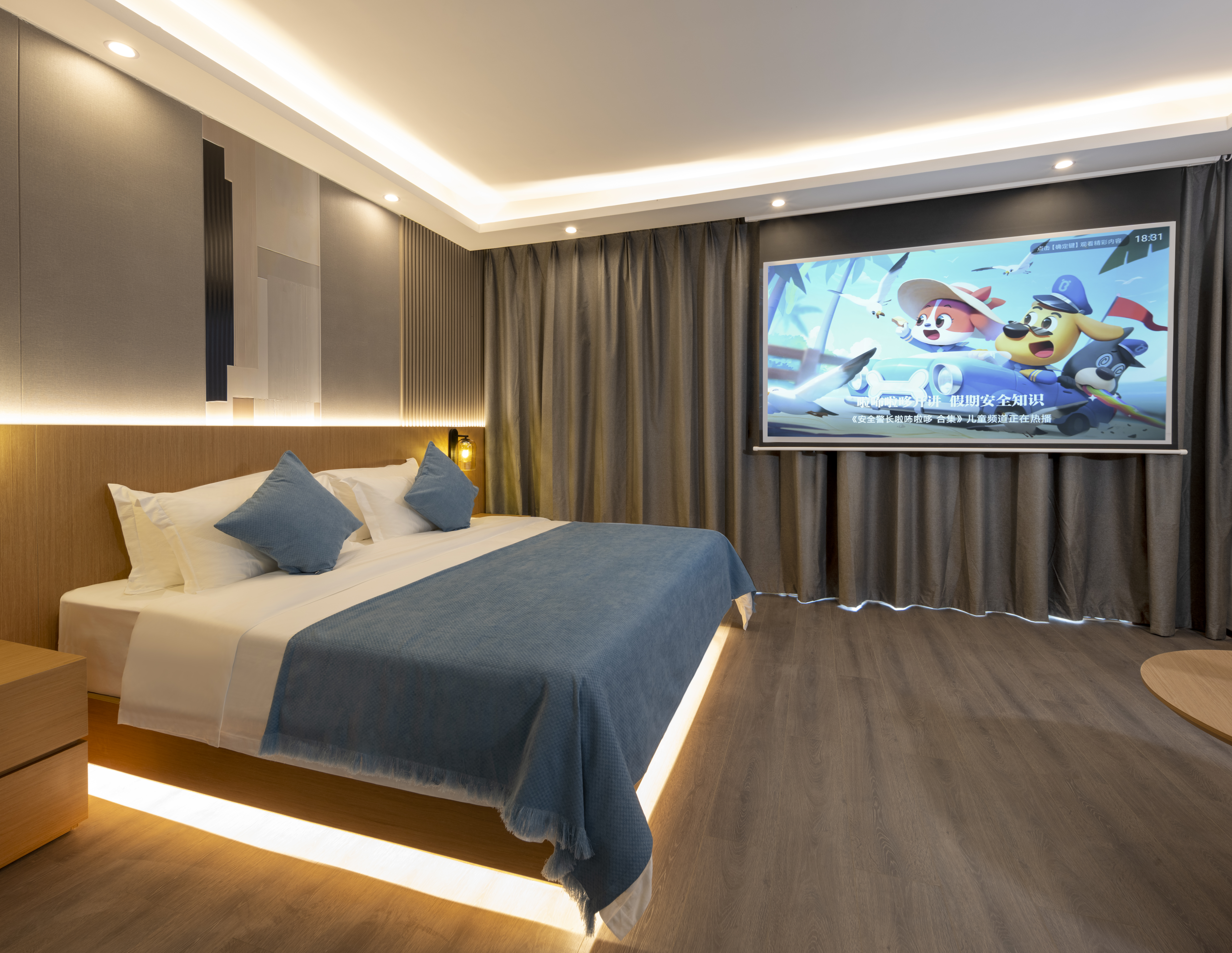 山水阳台投影大床房（河景大阳台+山景浴缸+小冰箱）