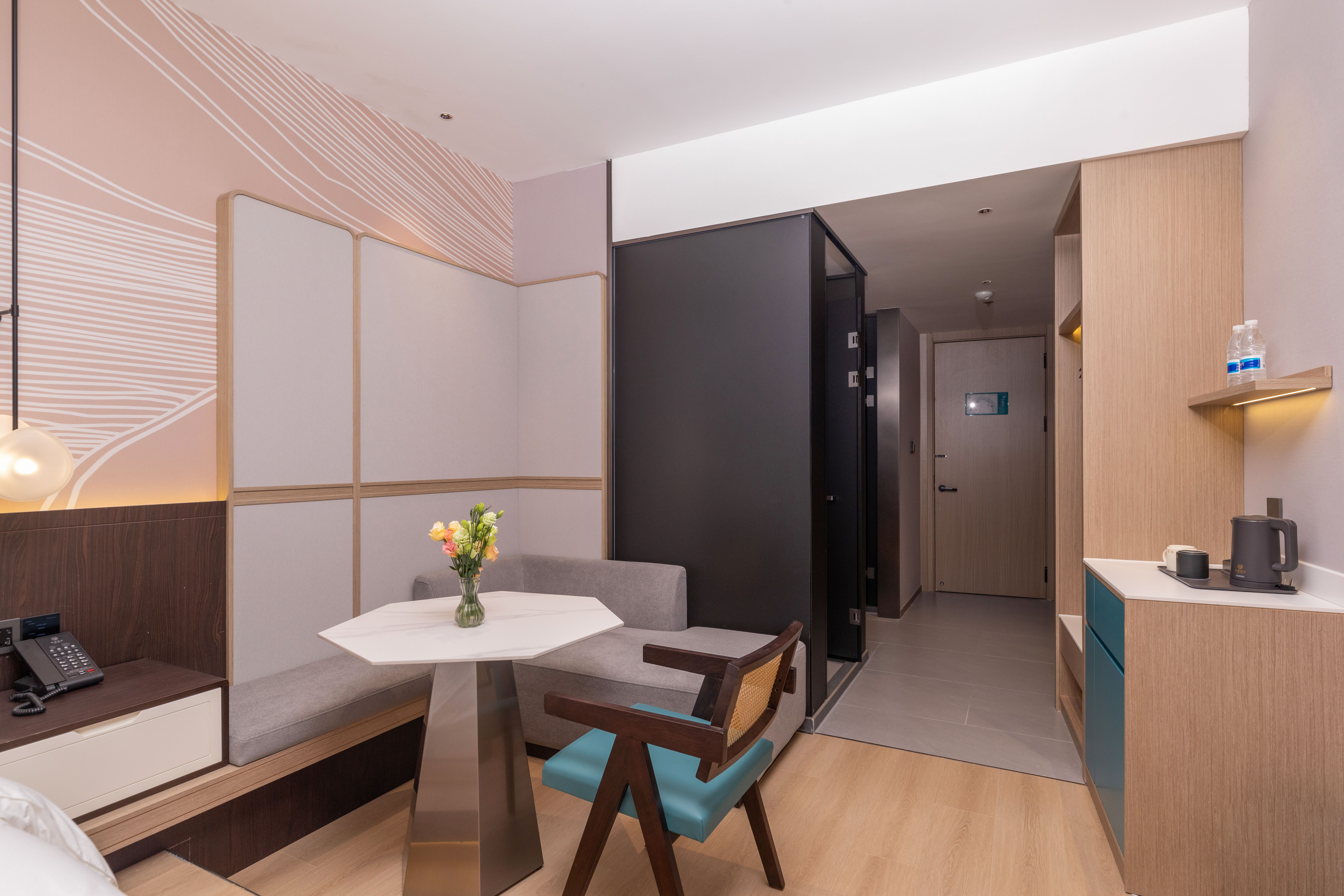 Deluxe | Cinema Double Bed Room[4K High-Definition Projection + Engaging Films]