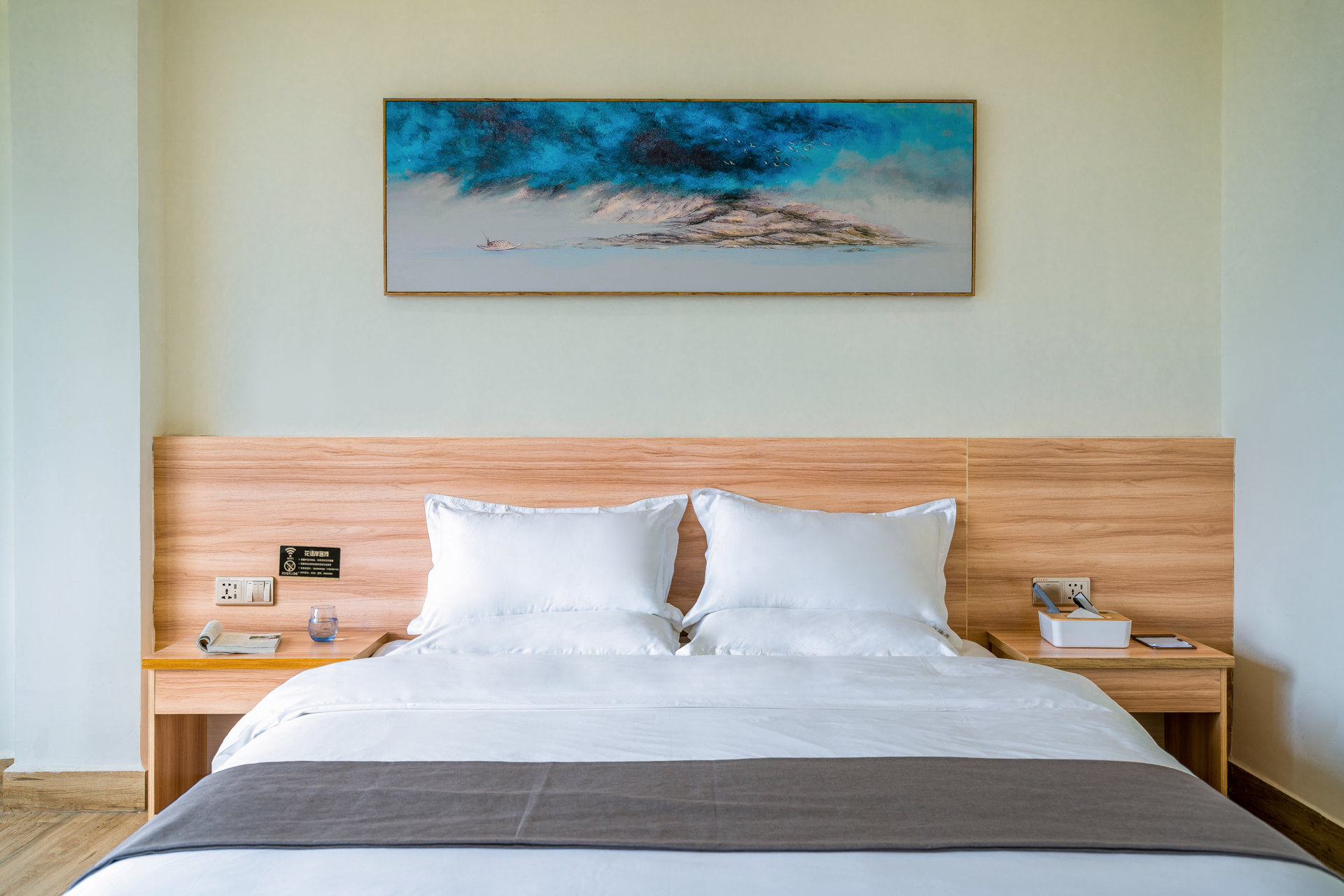 舒适阳光浴缸大床