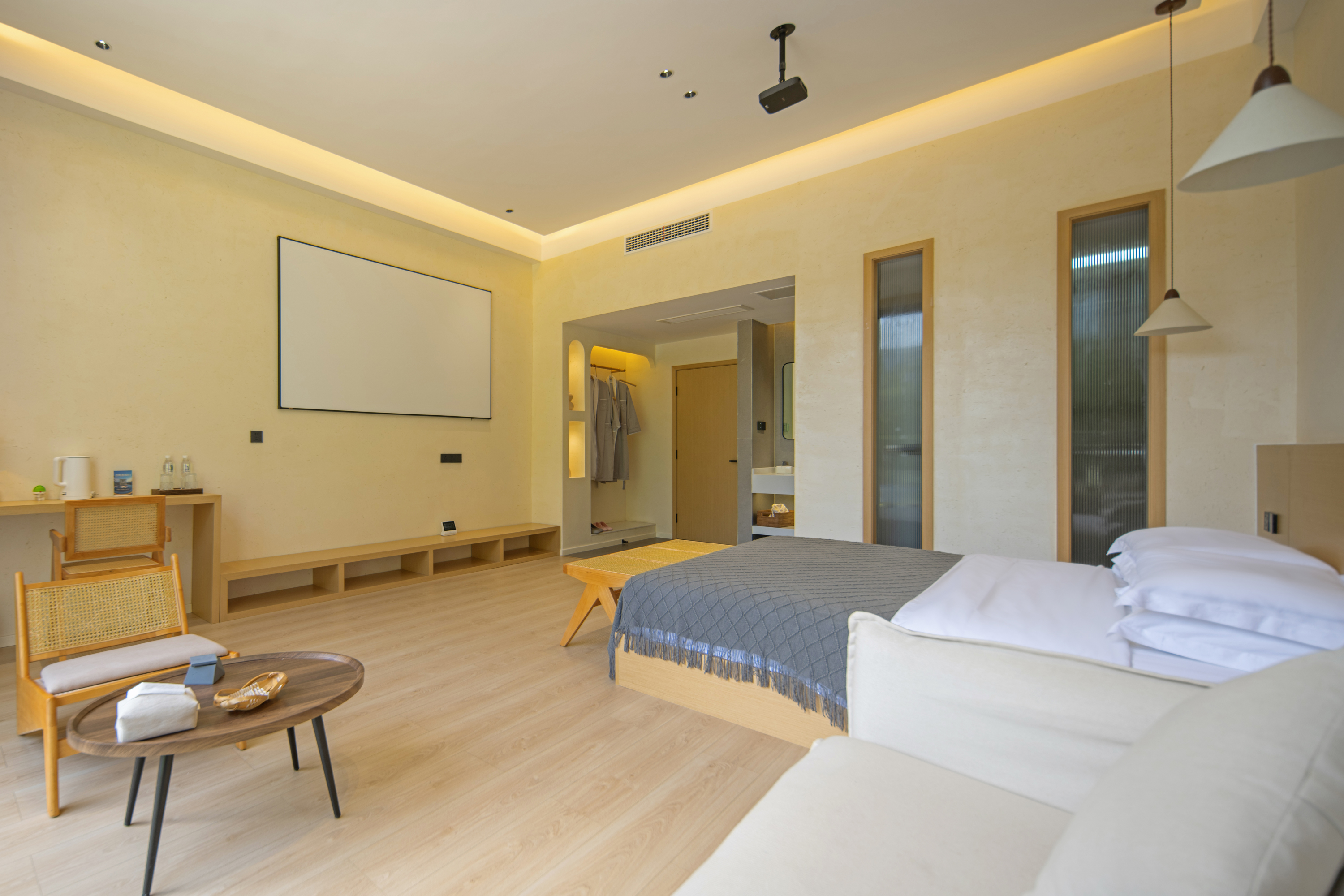 Bifengxia Lanshan Designer Homestay Muyang Light Luxury Cinema Double Bed Room