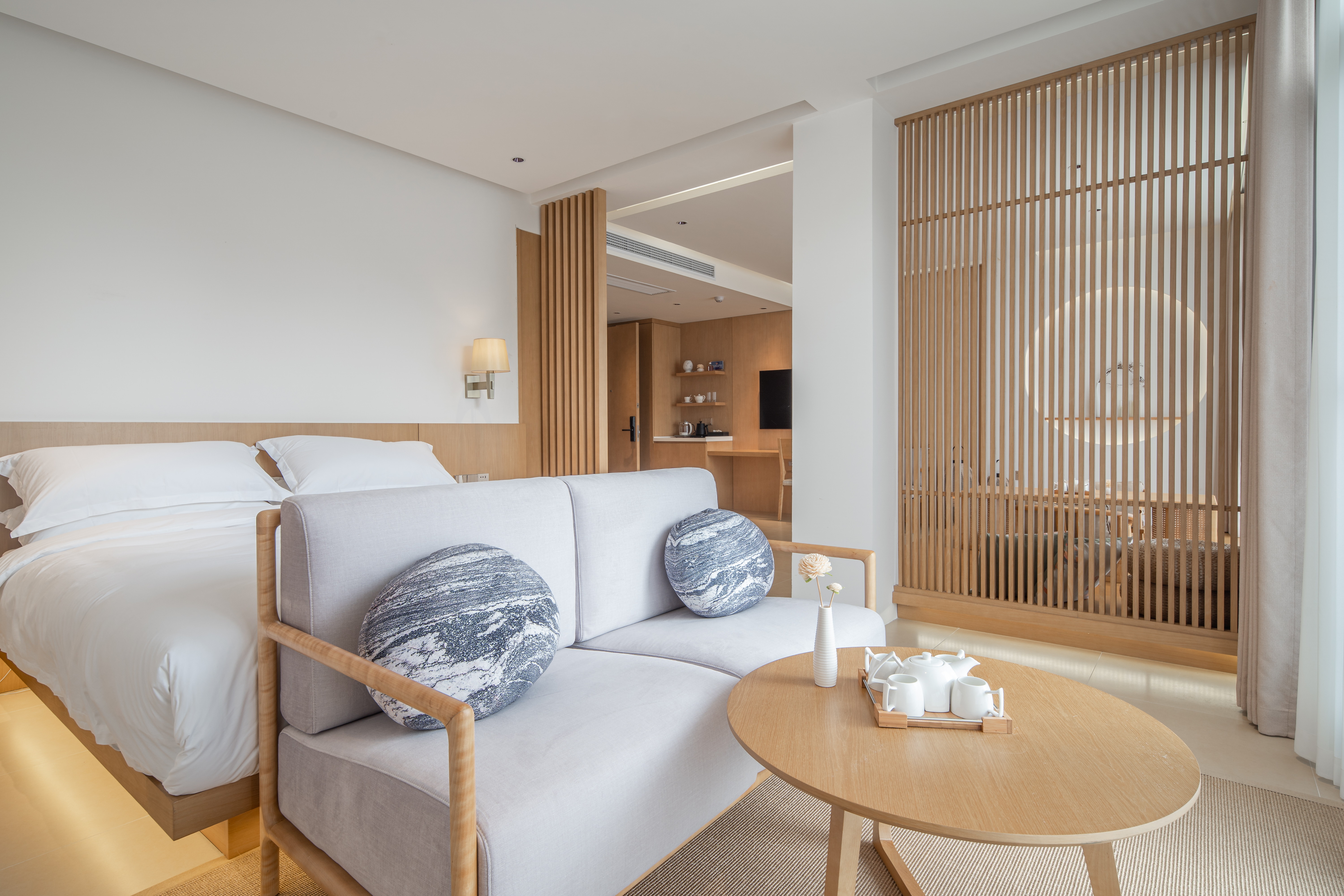 品茗欢享家庭套房（禅意观景茶桌+阳台休闲赏景+迷你冰箱+智能马桶）