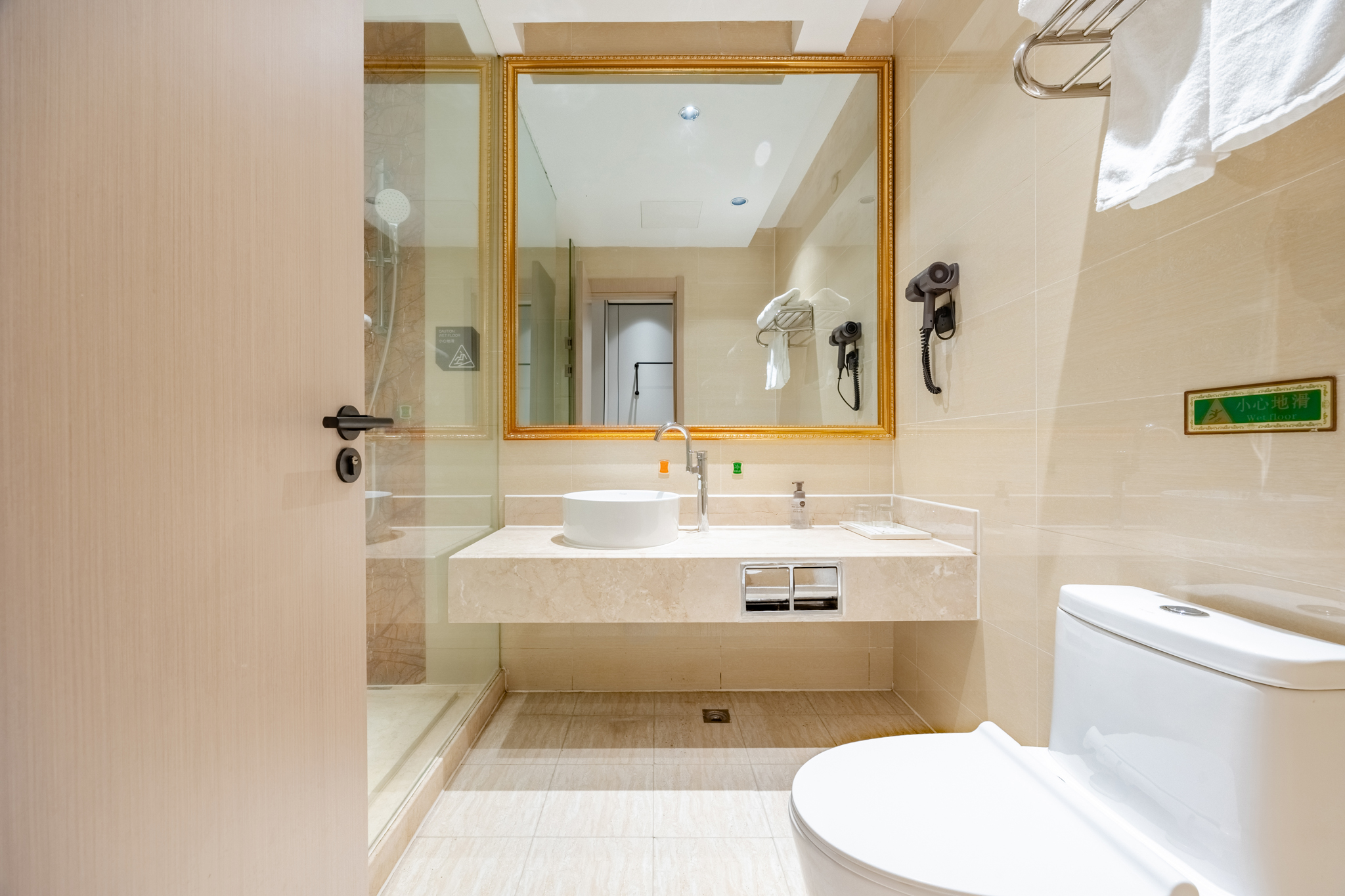 影音大床房【百寸幕布智能投屏+舒睡床品】