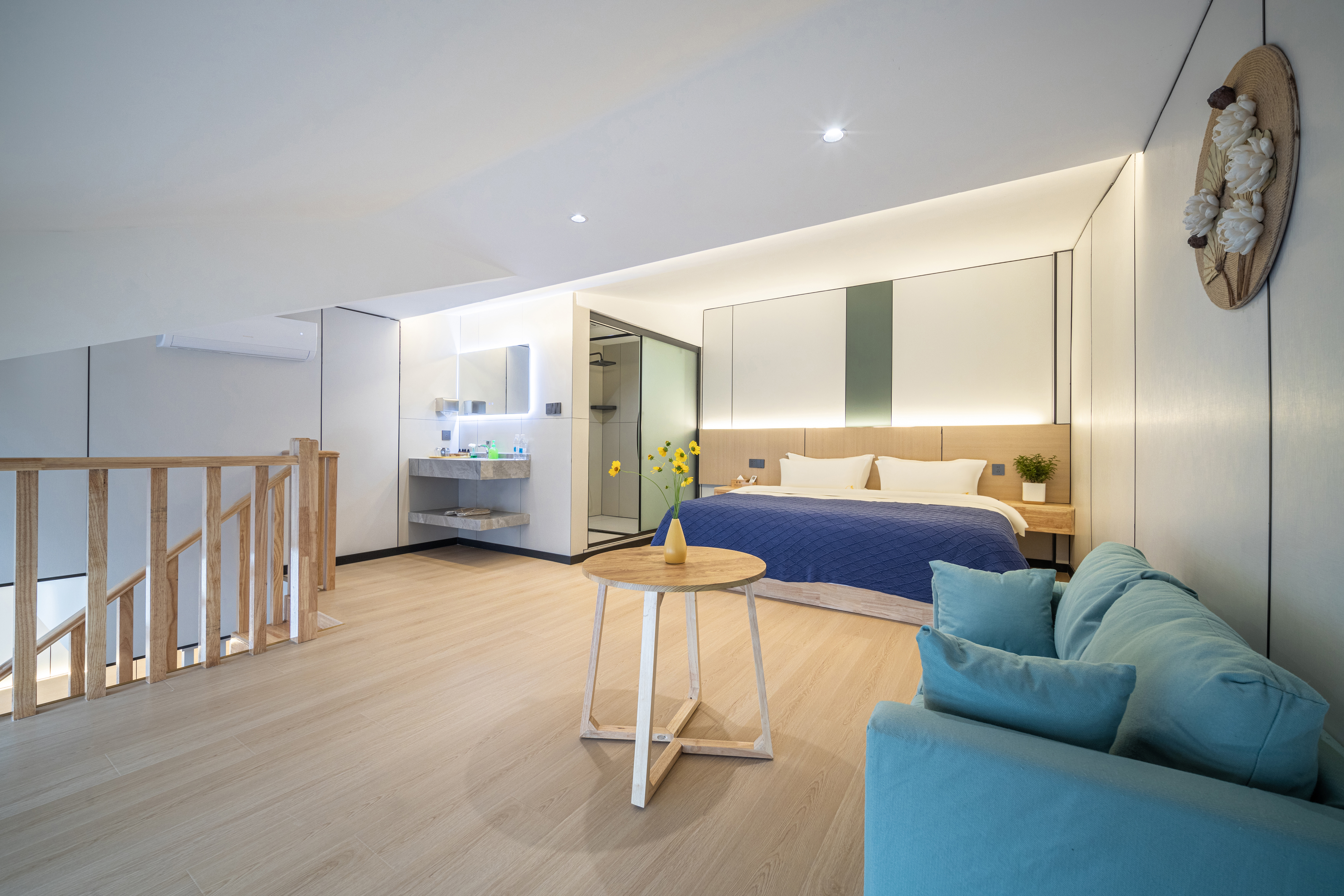 Cloud Shadow Duplex Family Room (Two-Bedroom Two-Bathroom + High-End Latex Mattress + Smart Toilet + 84-Inch Projector Av)