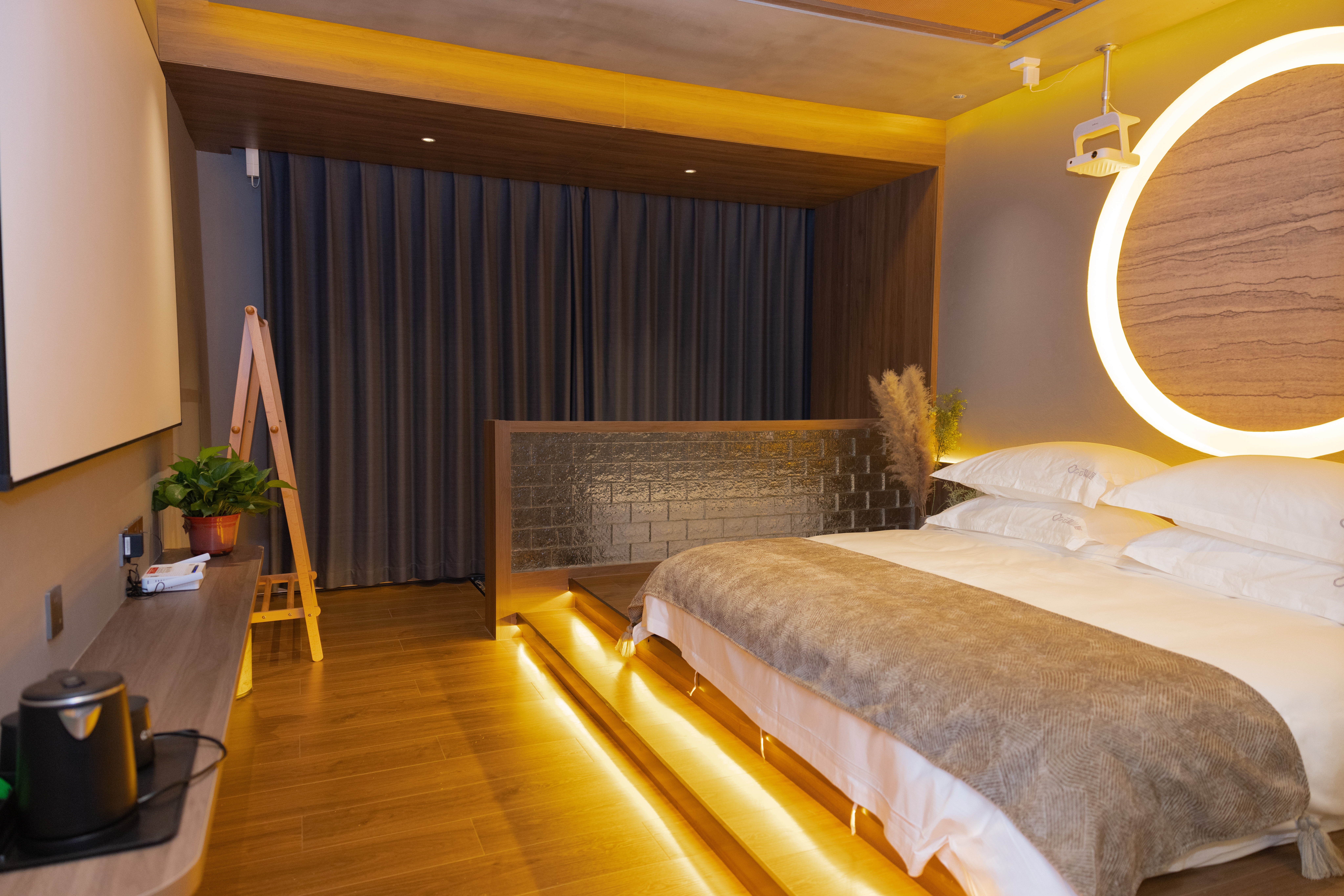 云隐-素野榻榻米观影大床房（全屋智能）