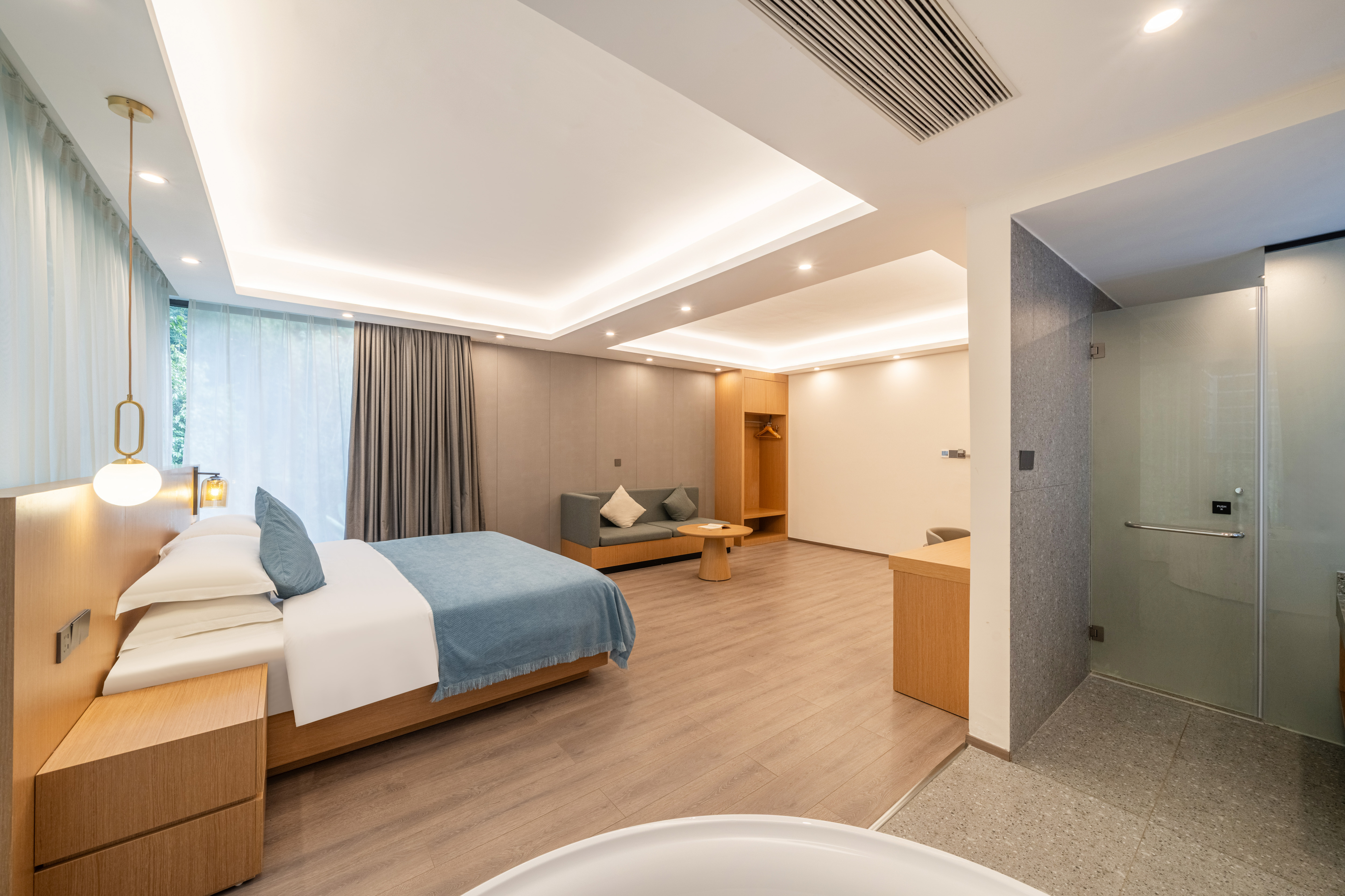 豪华山景行政大床房『观景浴缸+小冰箱+观景落地窗』