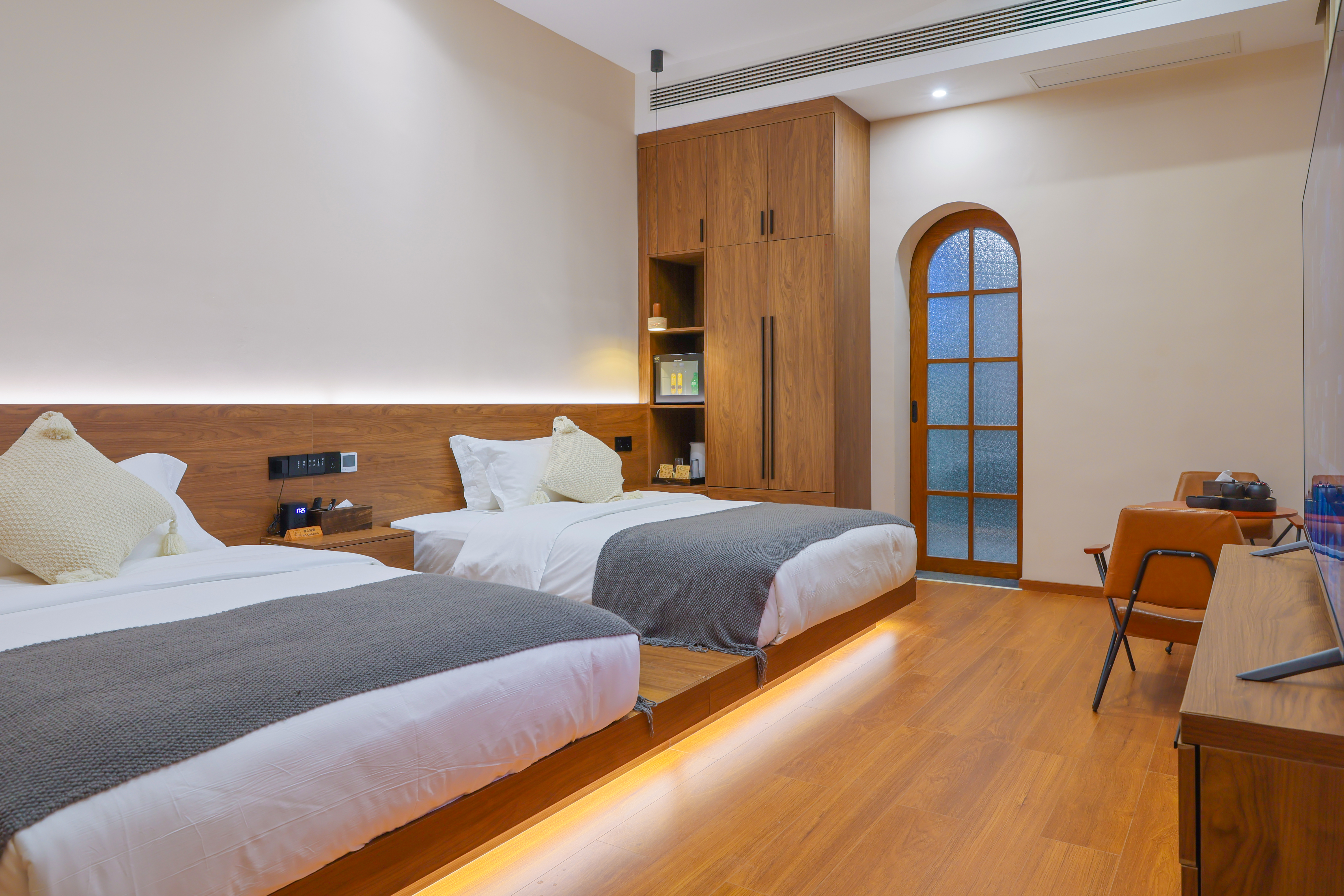 无晚·无为·温泉泡池榻榻米双床房『小冰箱·壁炉·自动窗帘·原木家俱·庭院美景』