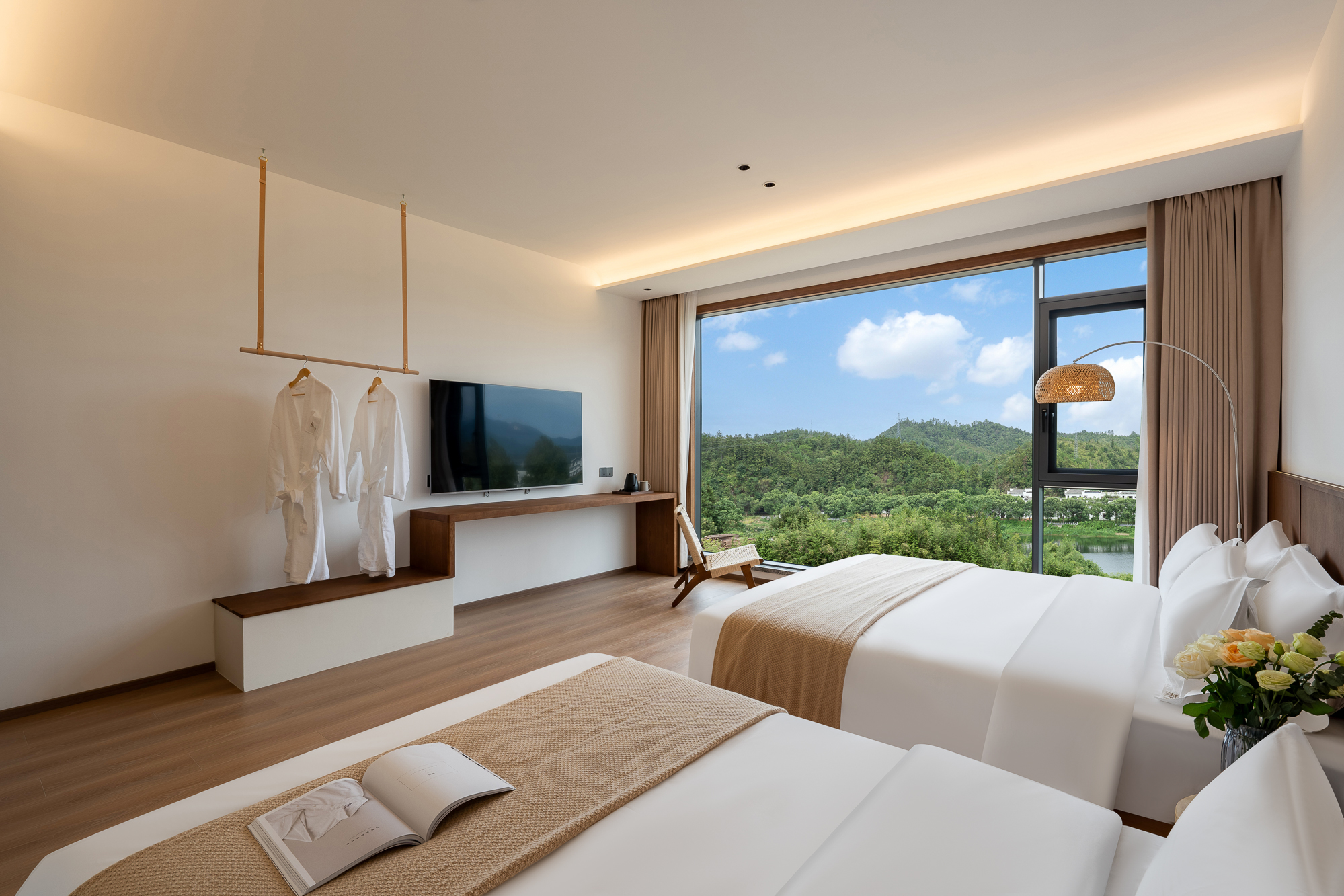 Smart Room - Lake-View (2 Beds) (Window)