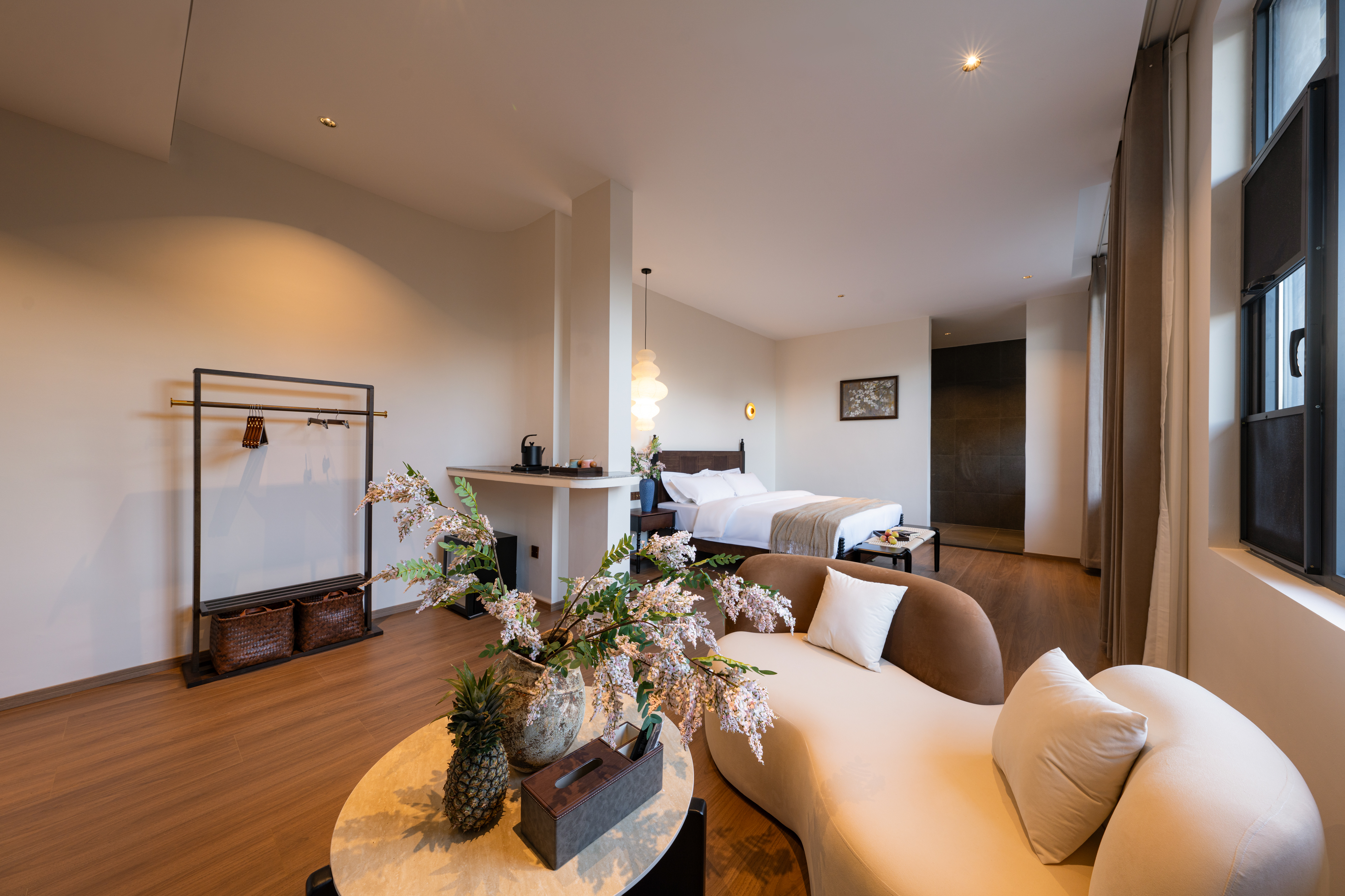 【柒祥·豪华大床套房】一室一厅|松风伴眠〉