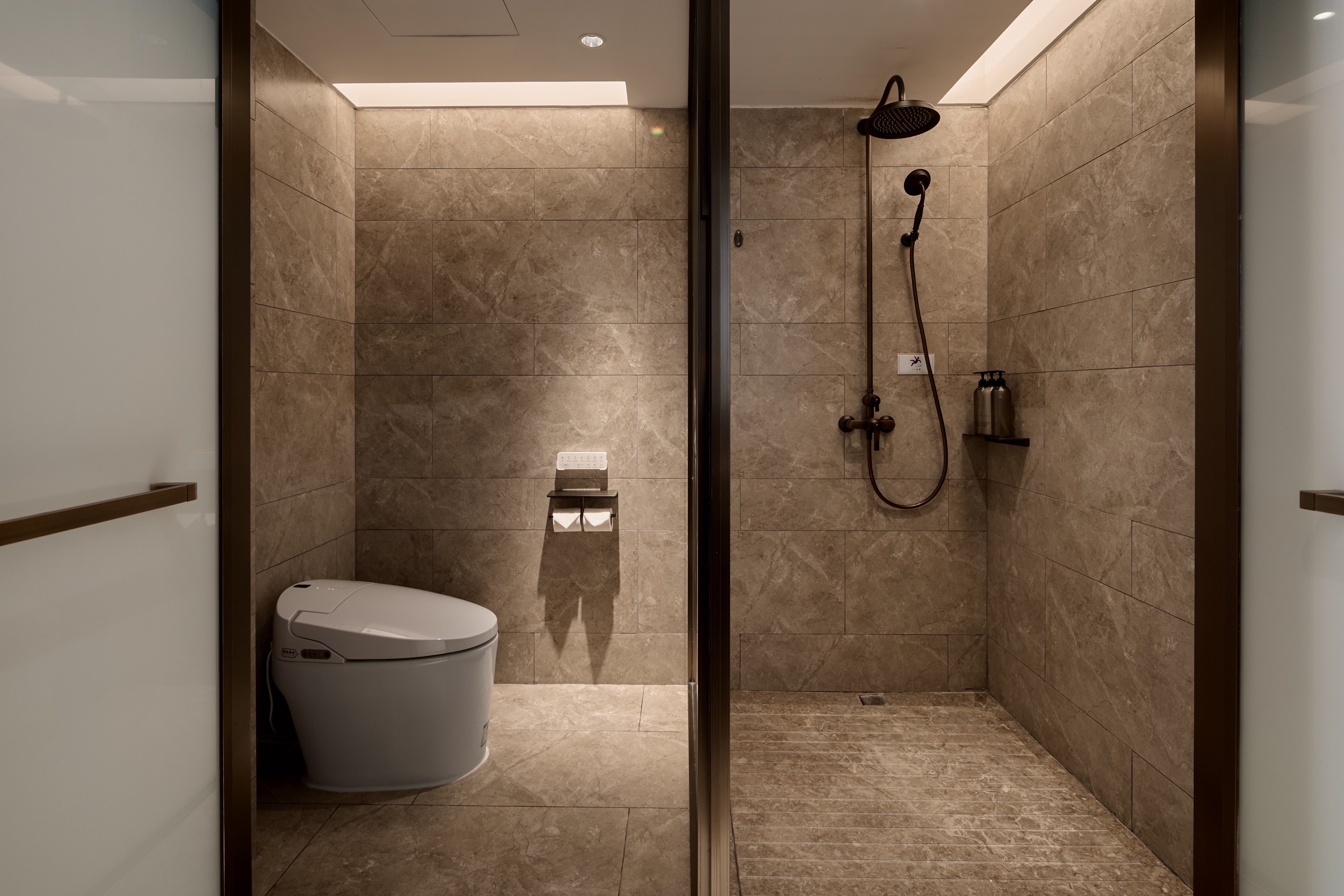 嘉宾套房（双衞双区.独立衣帽间）