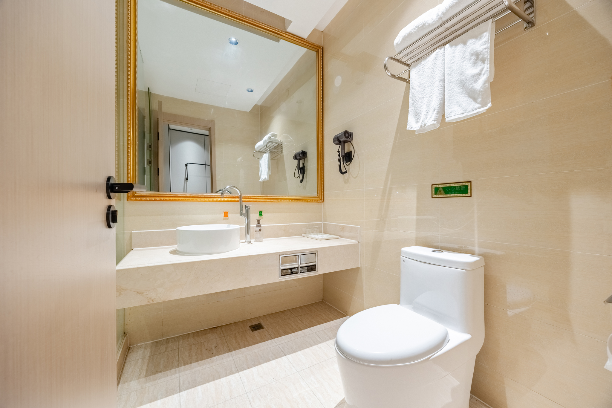 影音双床房【百寸幕布智能投屏+舒睡床品】