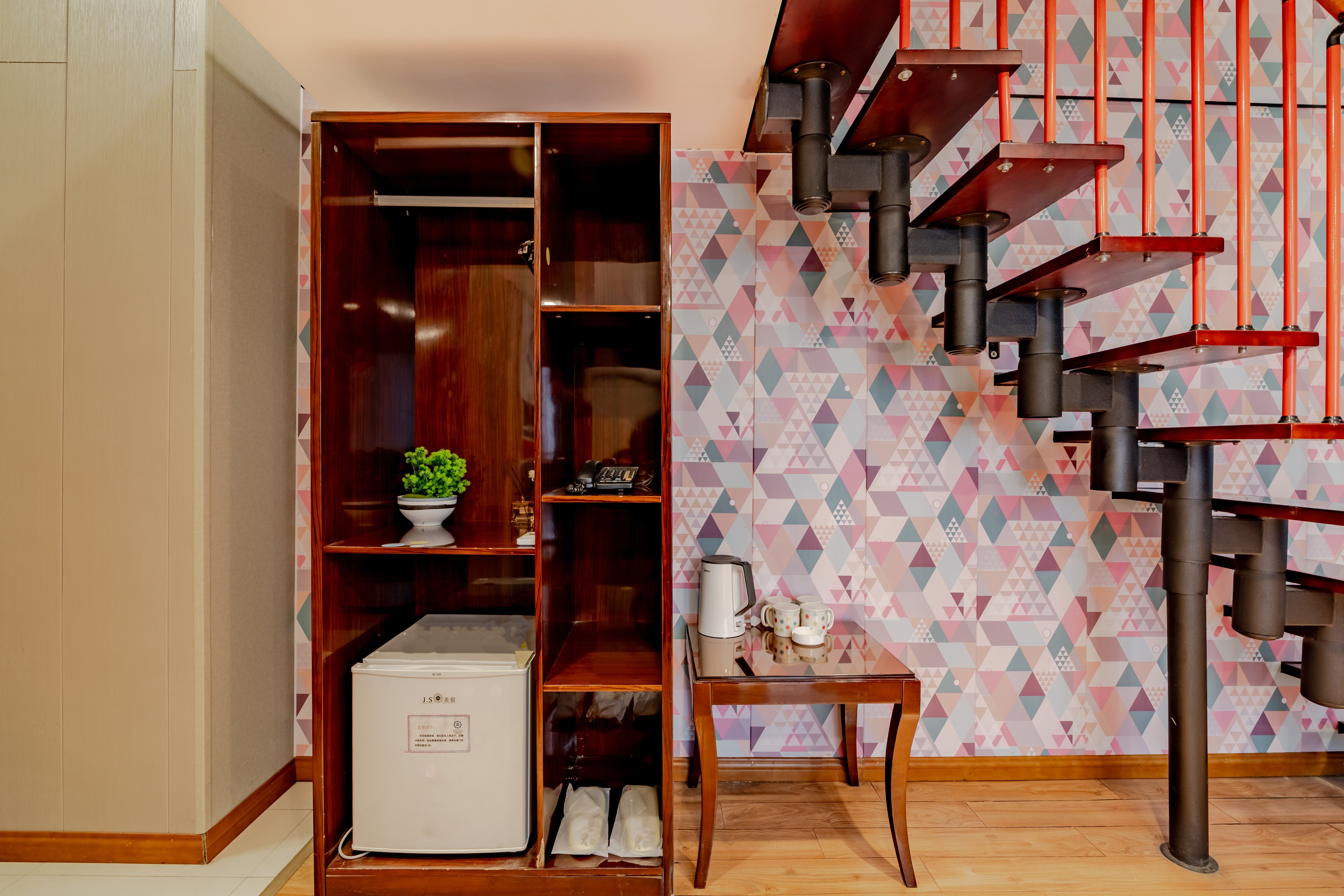 Deluxe Loft (Cards, living room)