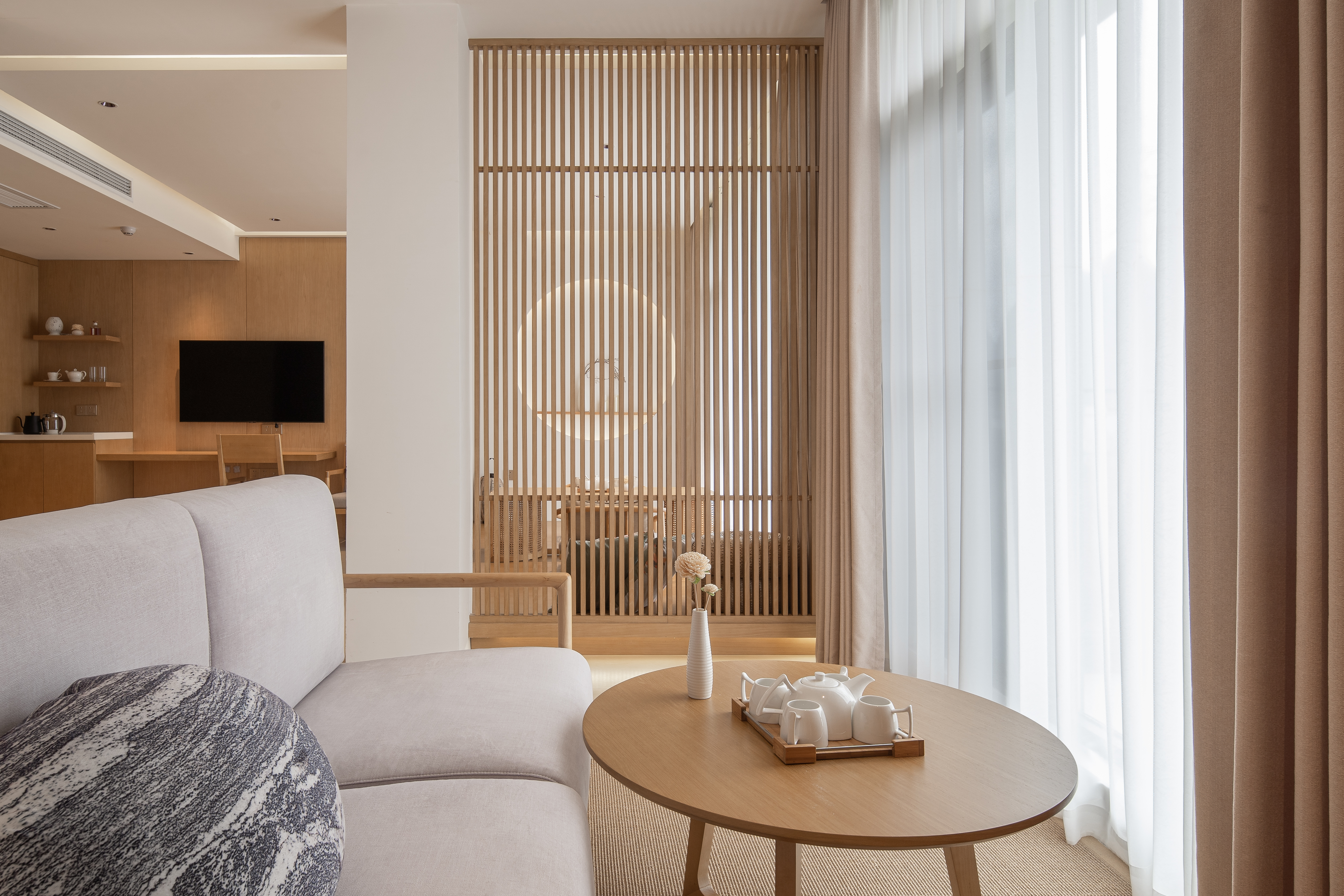 品茗欢享家庭套房（禅意观景茶桌+阳台休闲赏景+迷你冰箱+智能马桶）