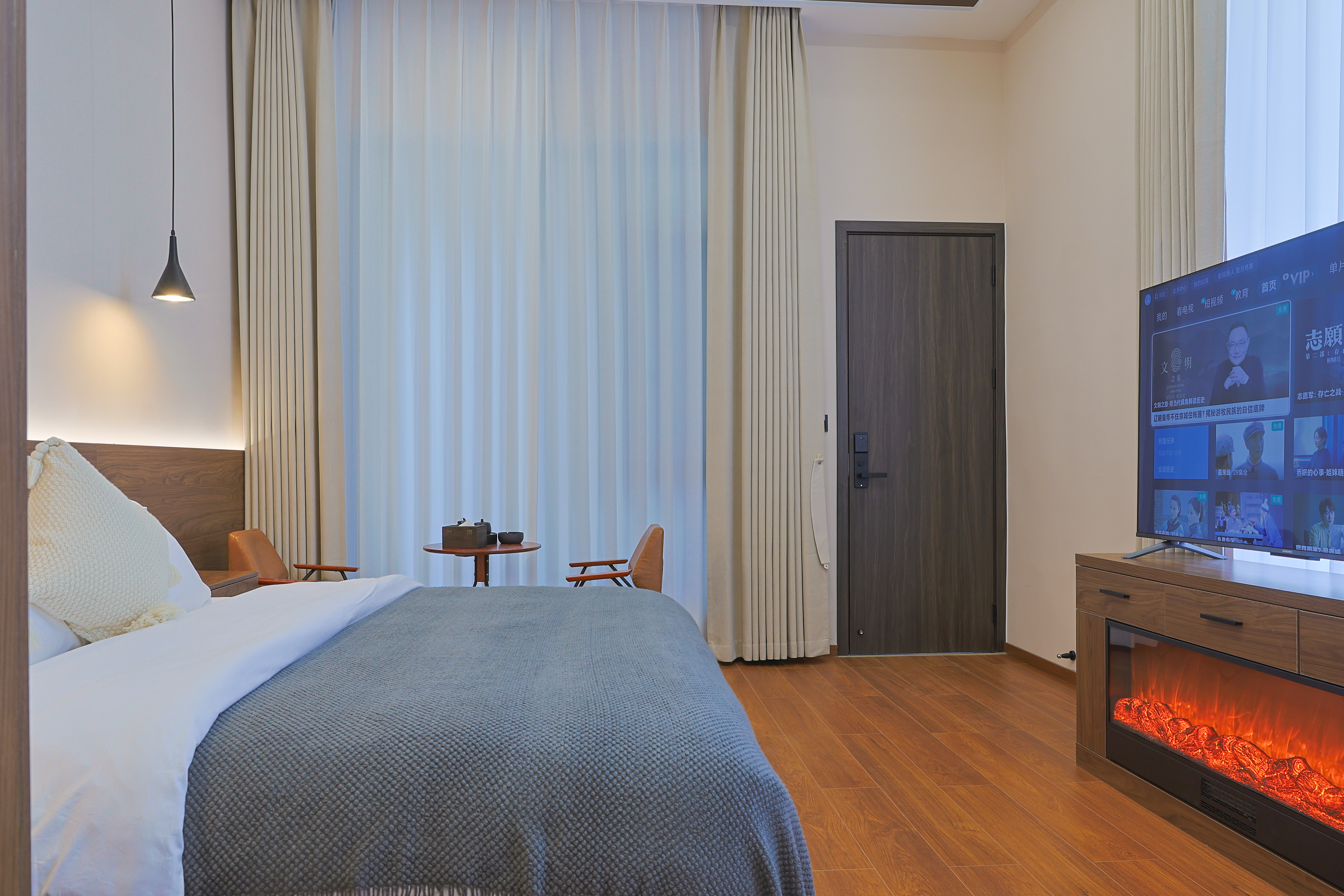 安之·荷度·温泉泡池大床房『小冰箱·壁炉·自动窗帘·原木家俱·庭院美景』