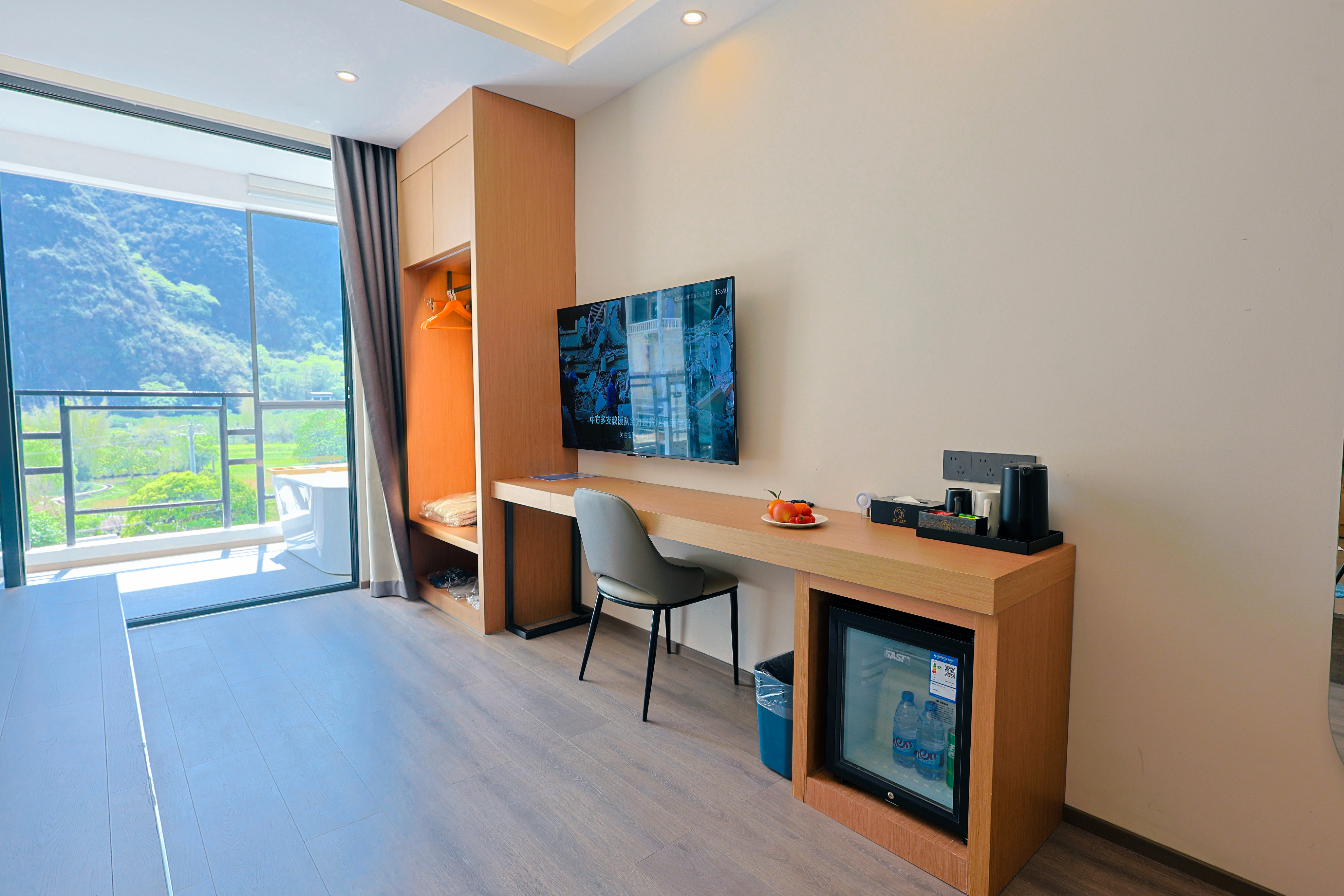 山水阳台榻榻米双床房「山河阳台+观景浴缸+小冰箱」