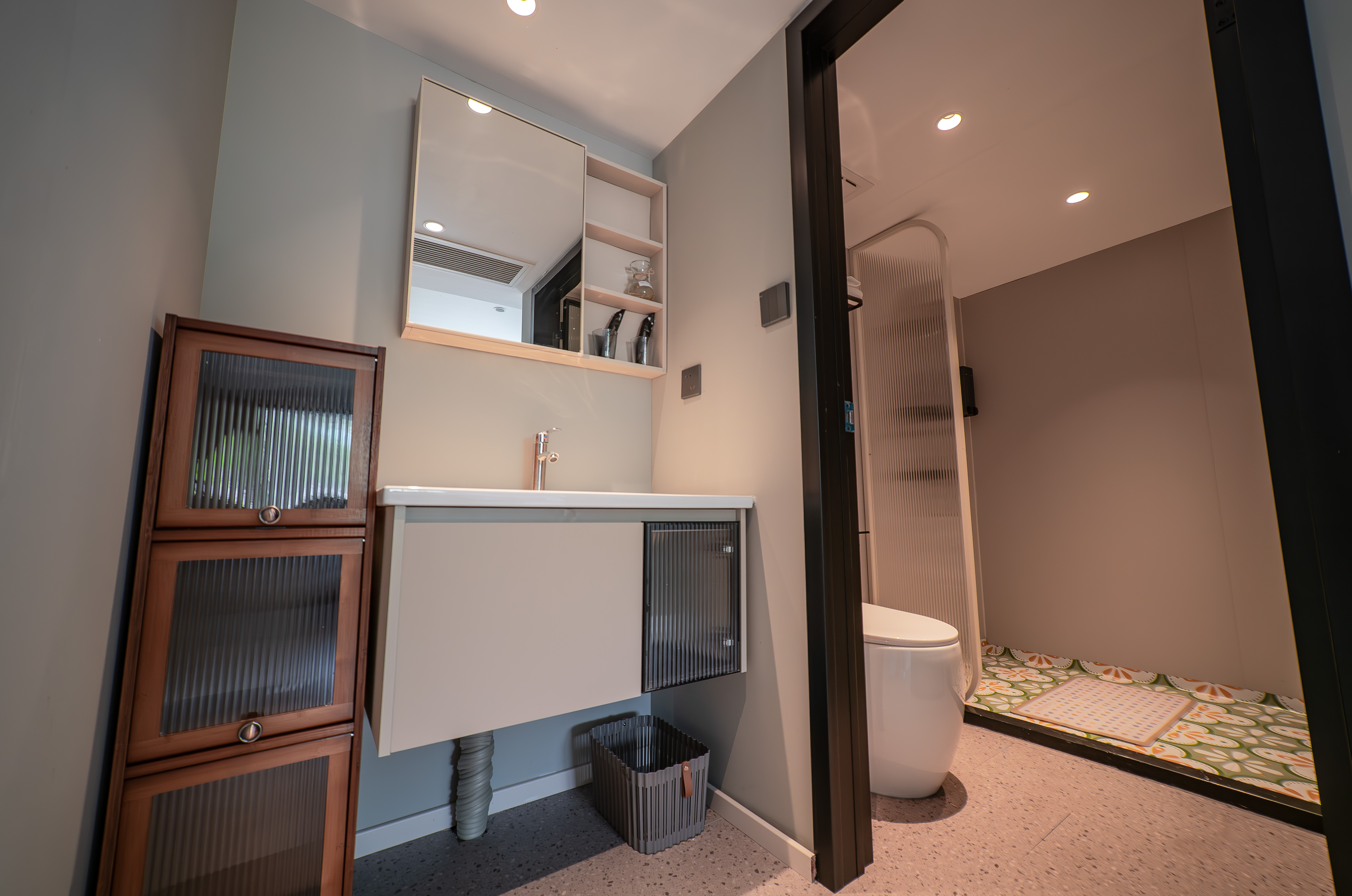 网红集装箱 · 雅致大床房