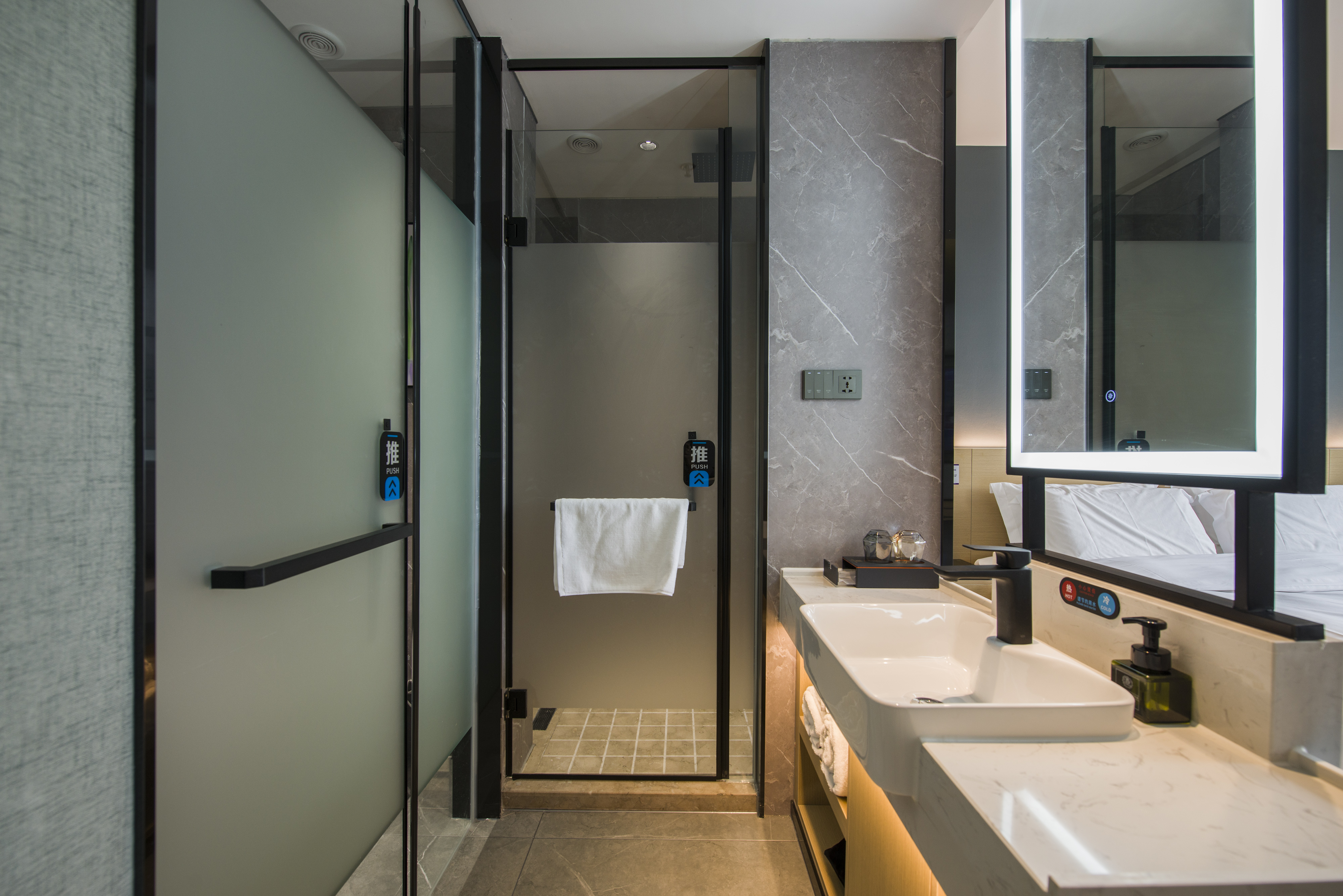 Dream愿达 | 影音大床房（坚果1080P投影+影视VIP+小度智能客控+MINI冰箱+0压轻柔鹅绒被+恒温智能马桶）