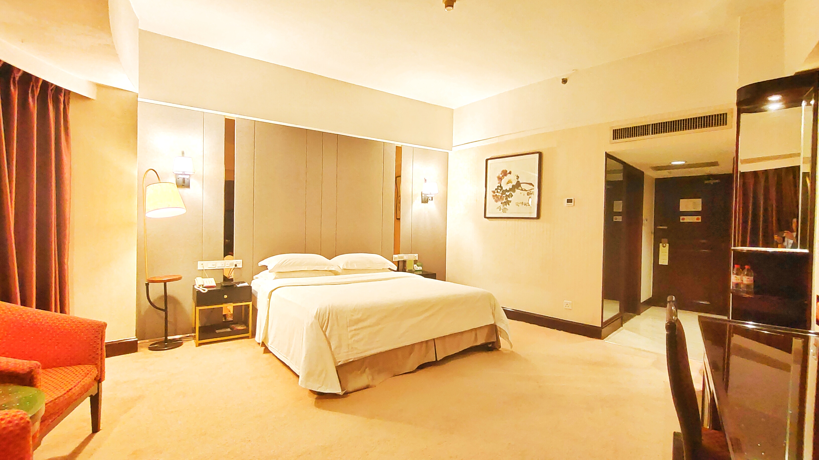 高级大床房（景观落地窗+RoomPlus洗护用品）