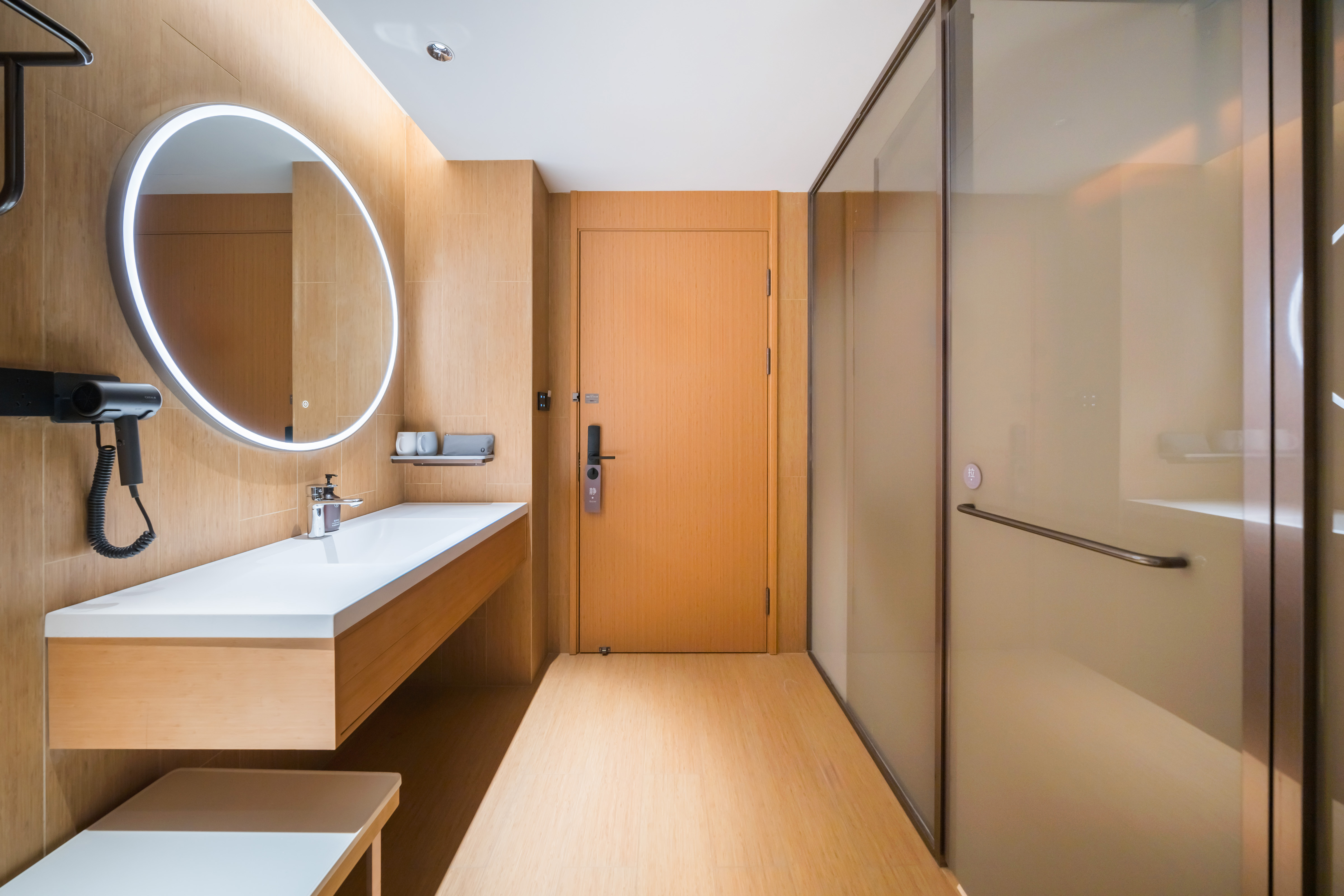 高级大床房（深睡床垫+小冰箱+手机投屏）