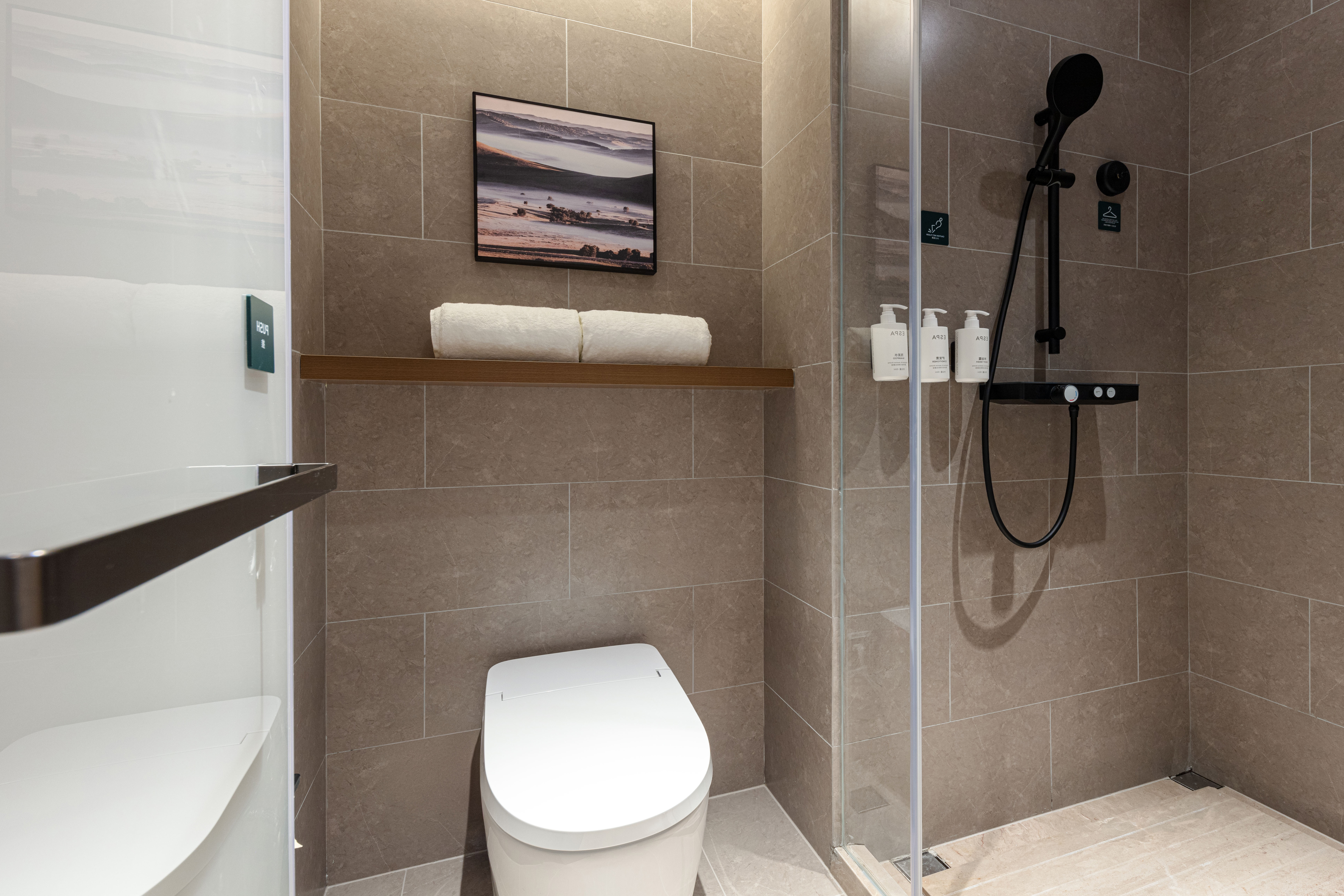 行政大床房（Mini小冰箱+投屏电视+深睡枕PRO）