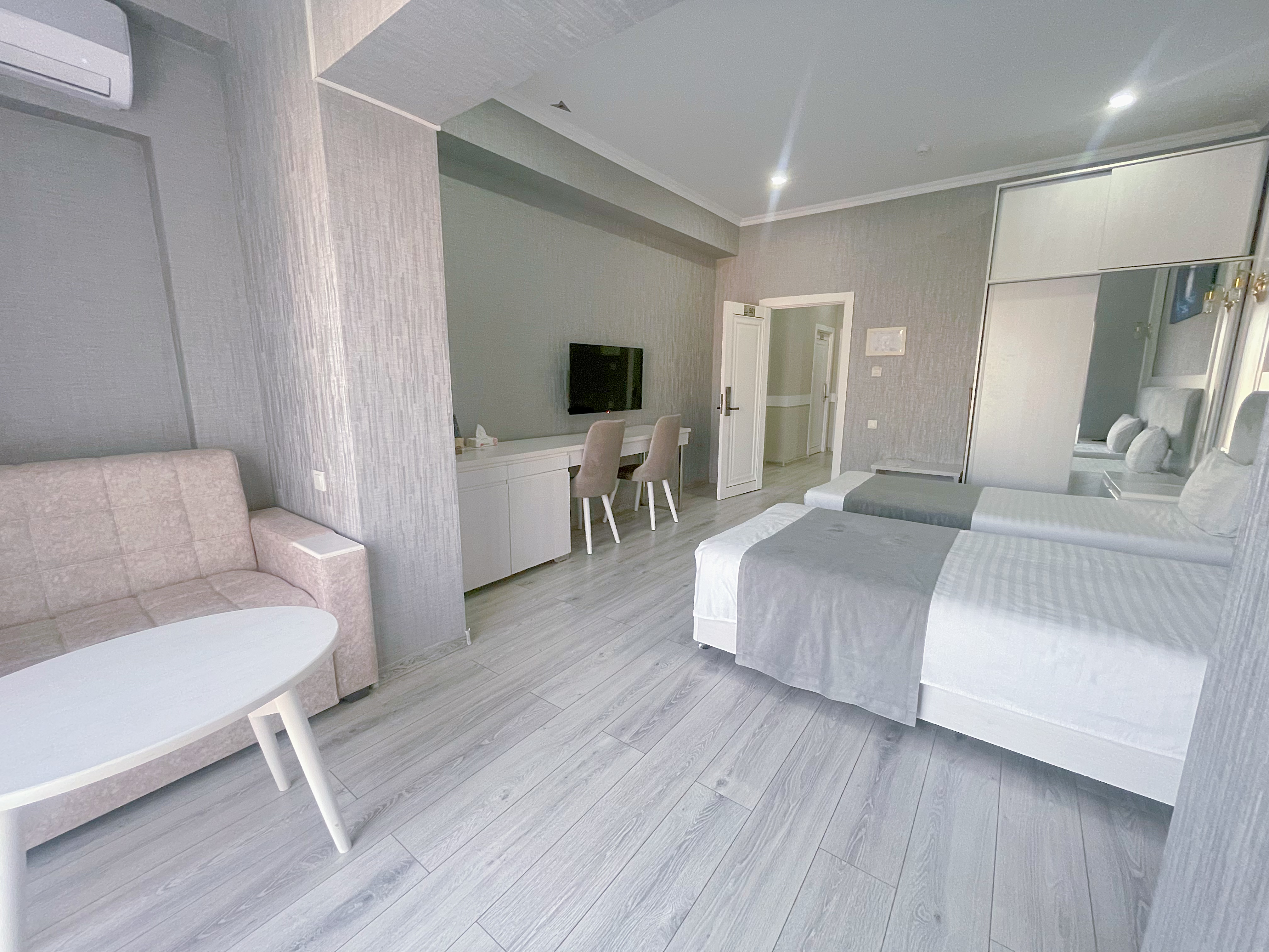 豪華陽台全景雙床房（全含：接機/早食/落地簽/增值税）