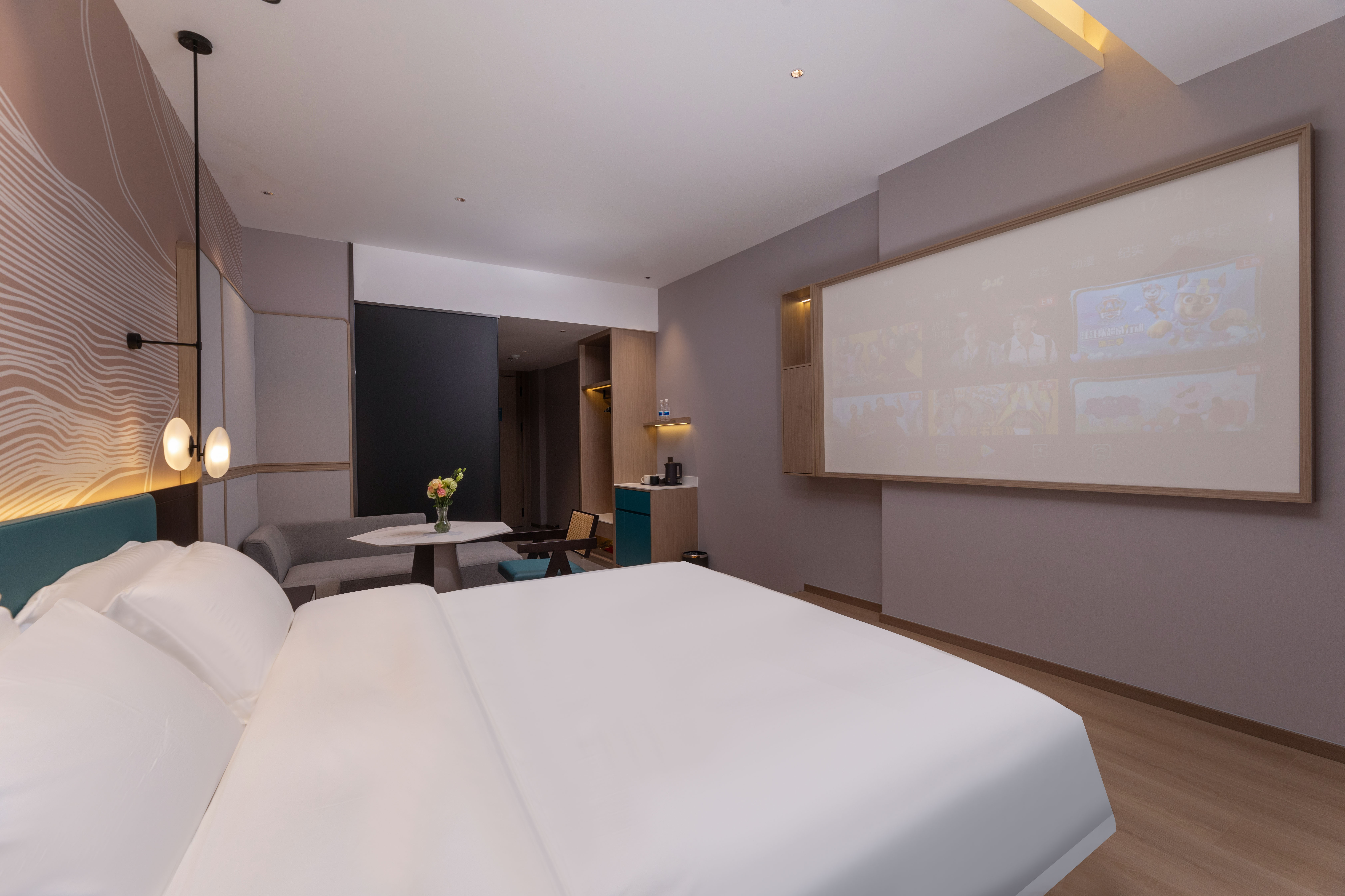 Deluxe | Cinema Double Bed Room[4K High-Definition Projection + Engaging Films]