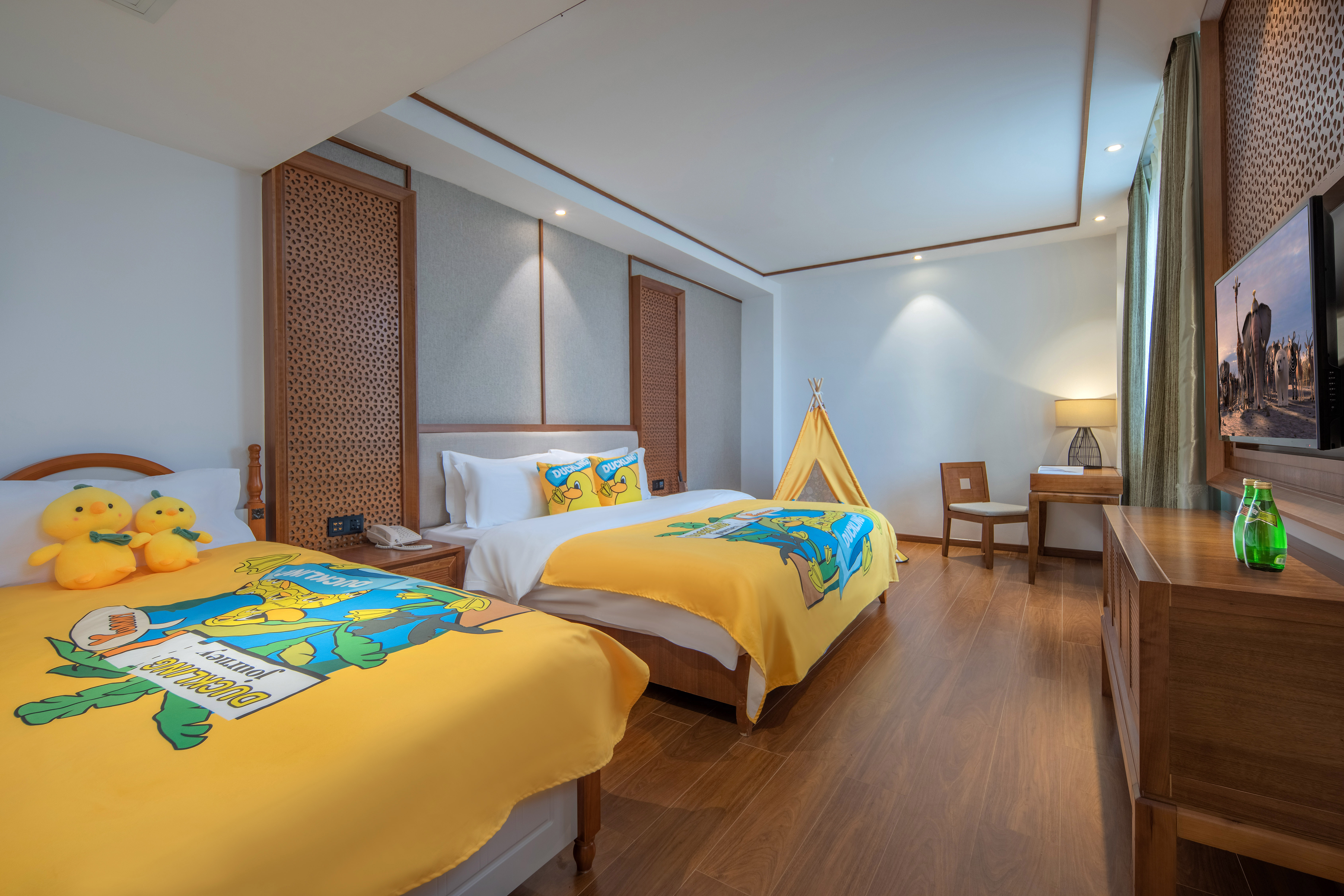 Family-friendly Family Room