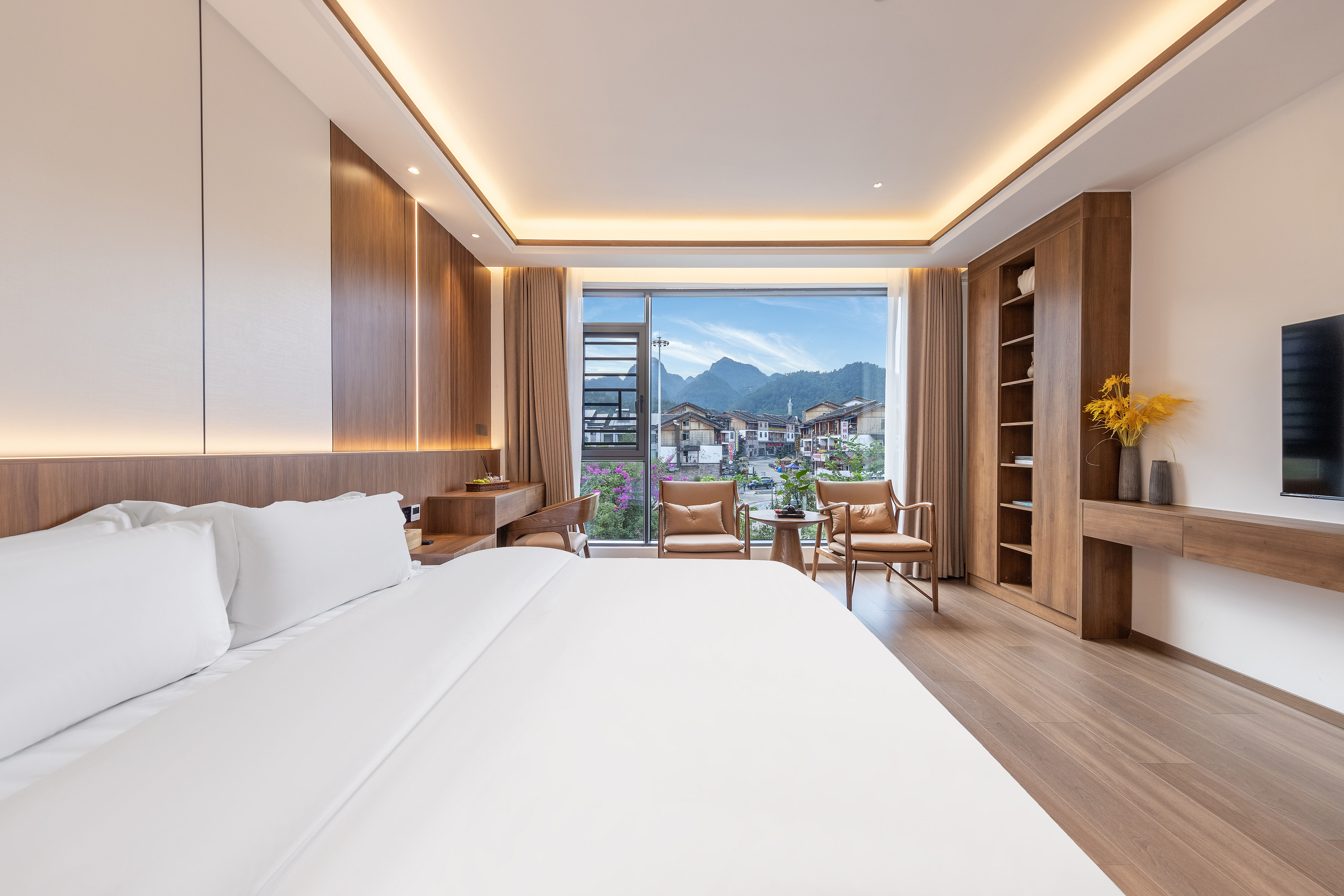 Scenic Double Bed Room With Smart Voice Control, Smart Toilet, Wet-Dry Separation, And Floor-to-Ceiling Window