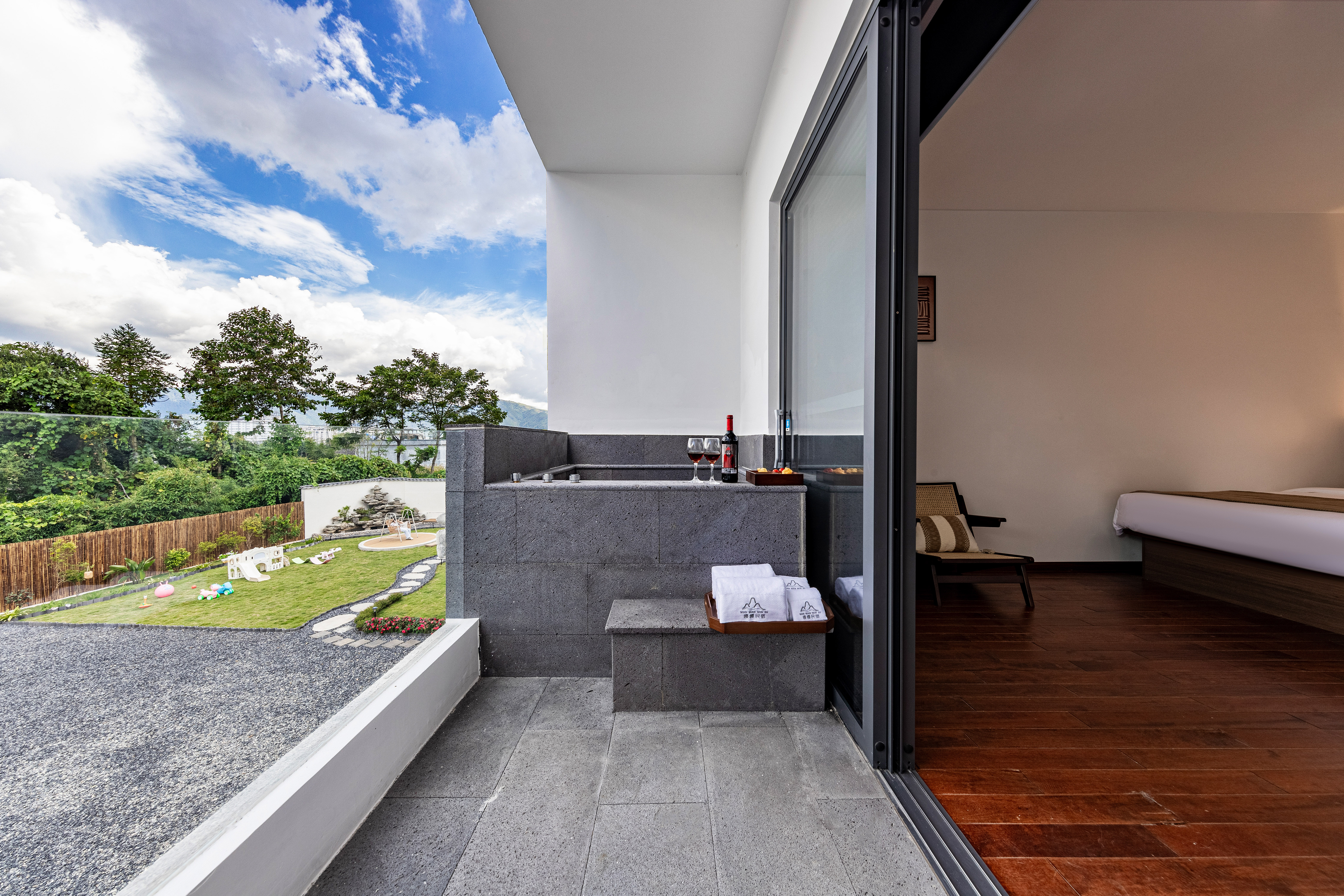 云栖丨园景阳台两卧套房丨硫磺温泉+巨幕投影+观景露台