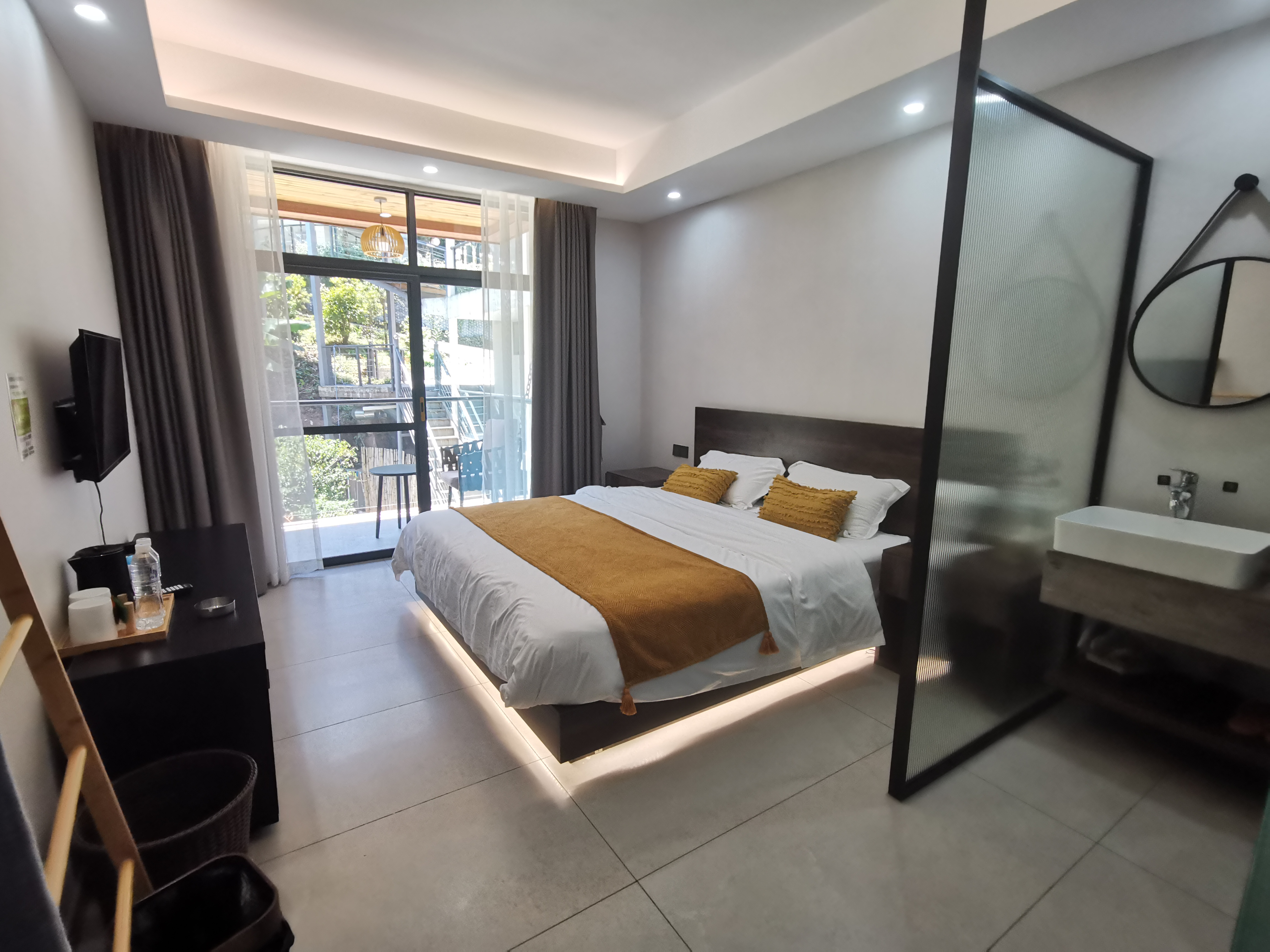 Cloud Hidden Garden-View Double Bed Room