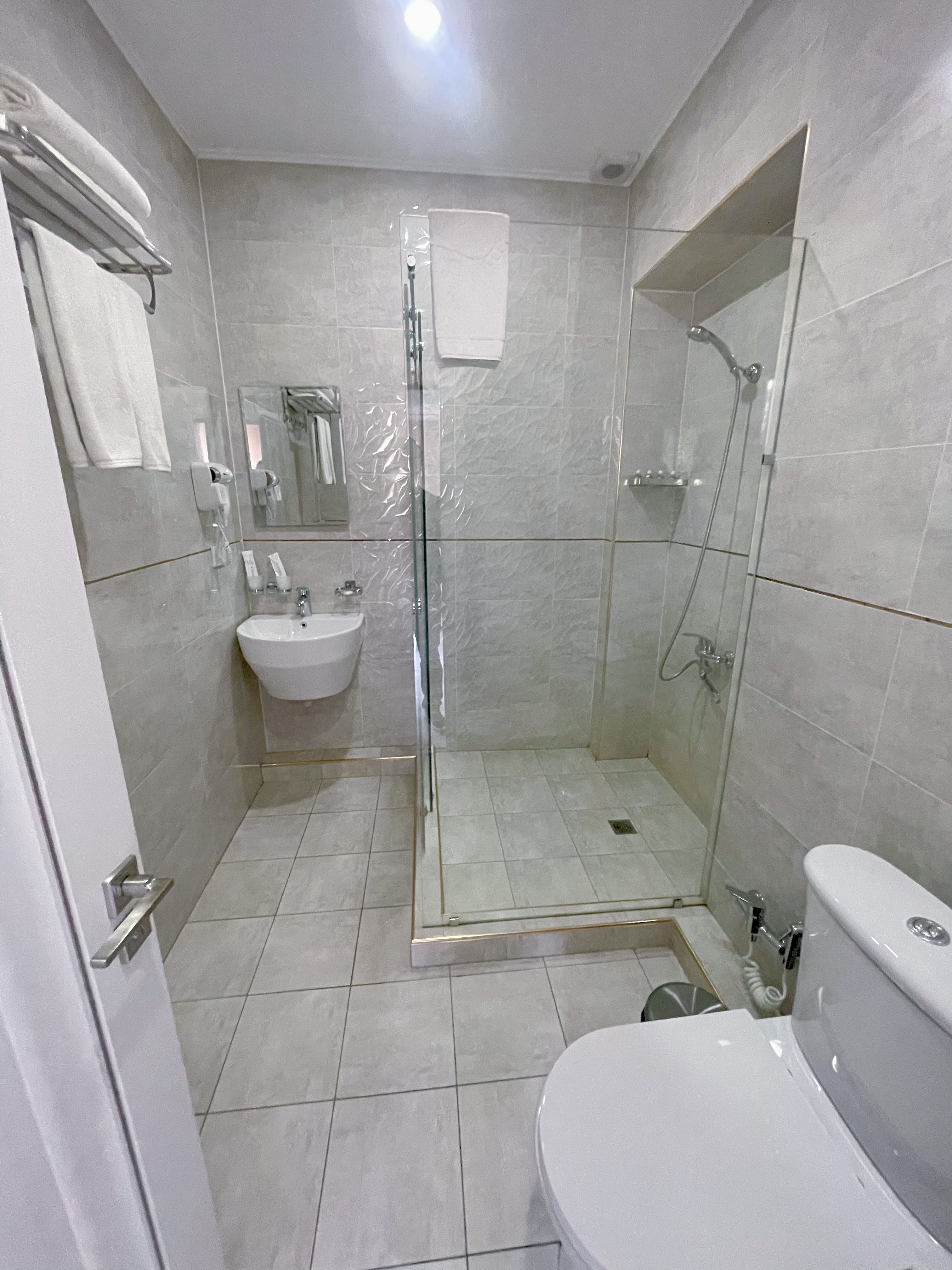 舒適城景大床房（全含：接機/早食/落地簽/增值税）