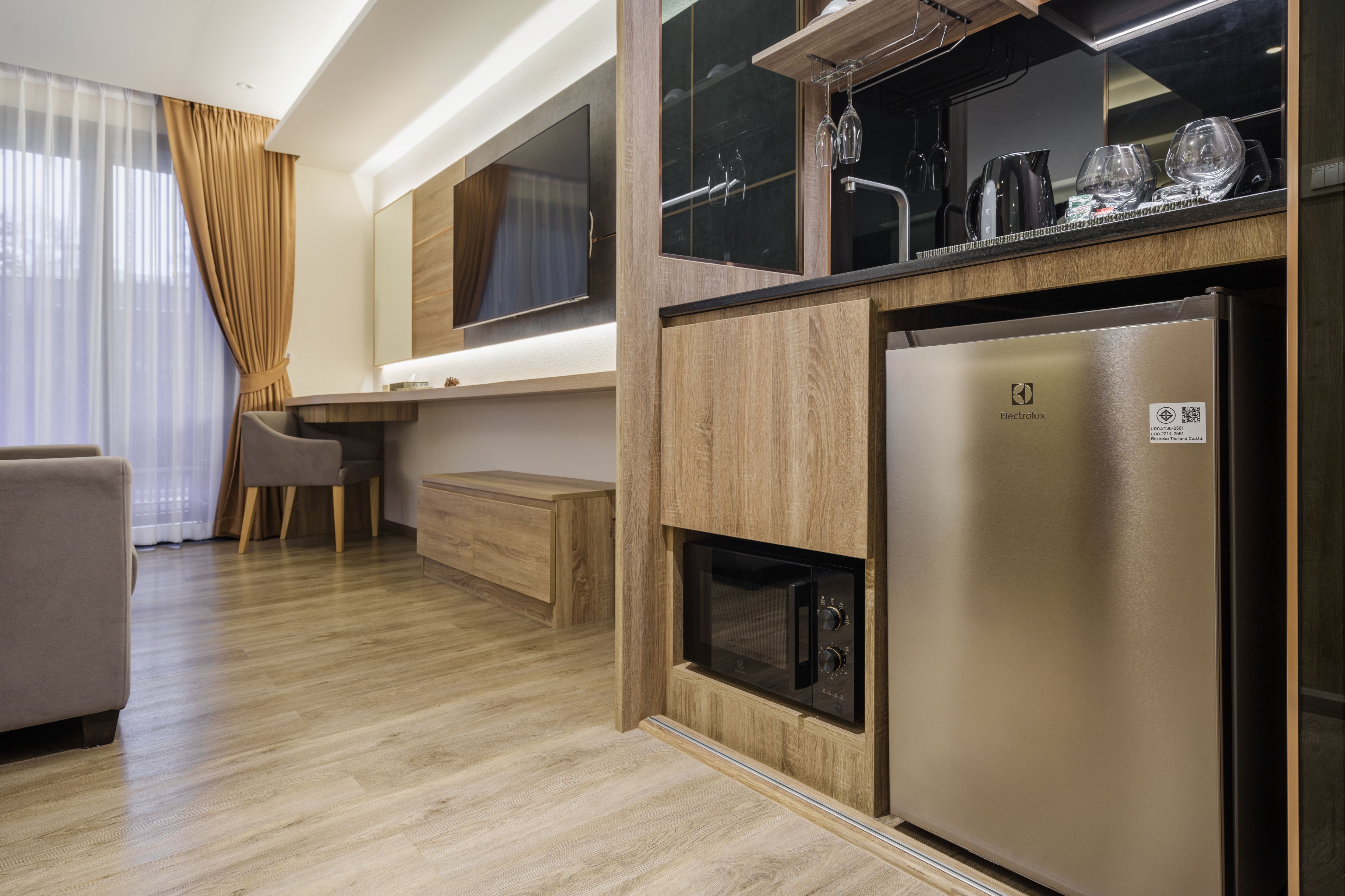 豪華特大床房 - 可使用游泳池