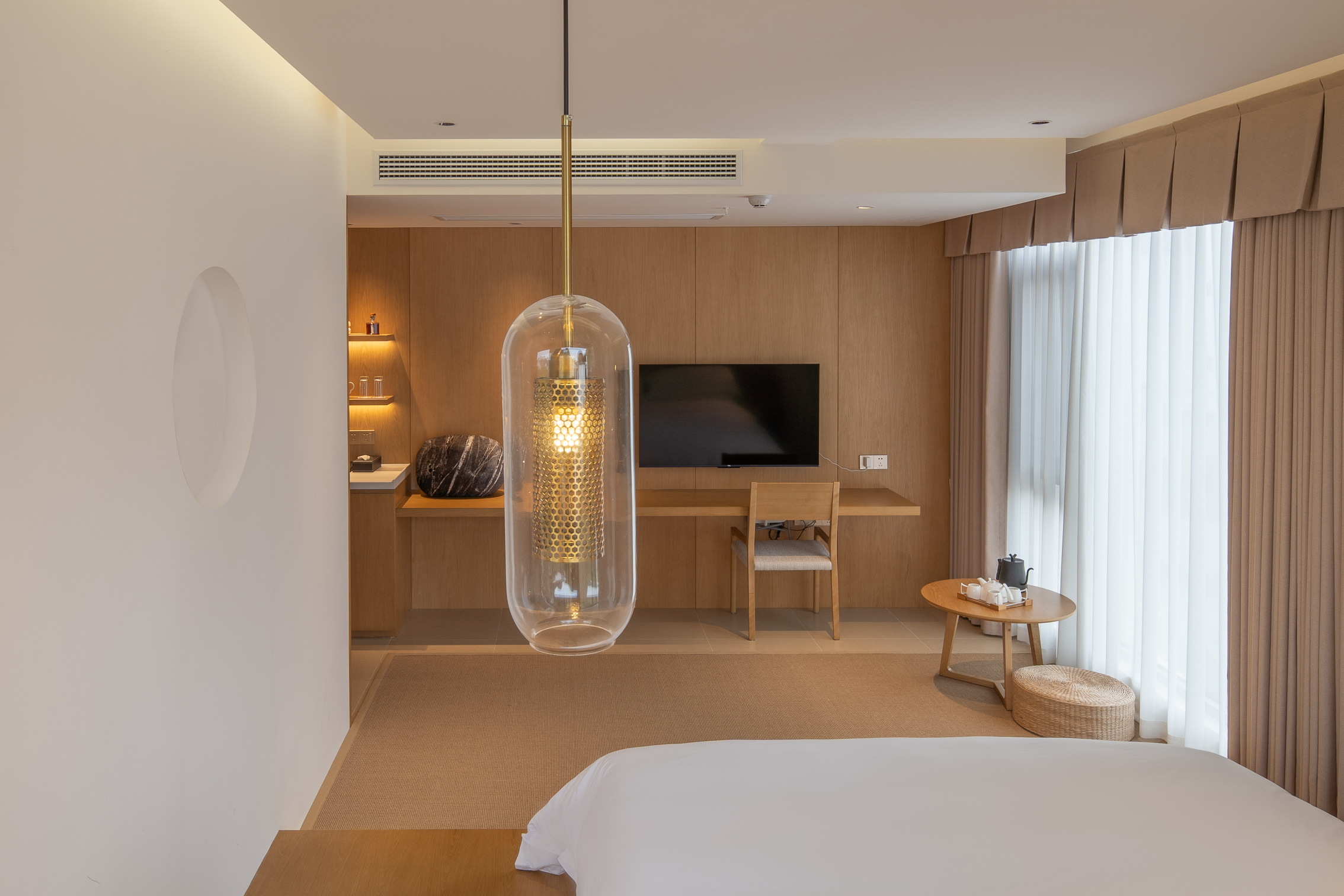 观山榻榻米大床房（日式禅意品茶赏景榻+超大圆形浴缸+迷你冰箱+智能马桶）