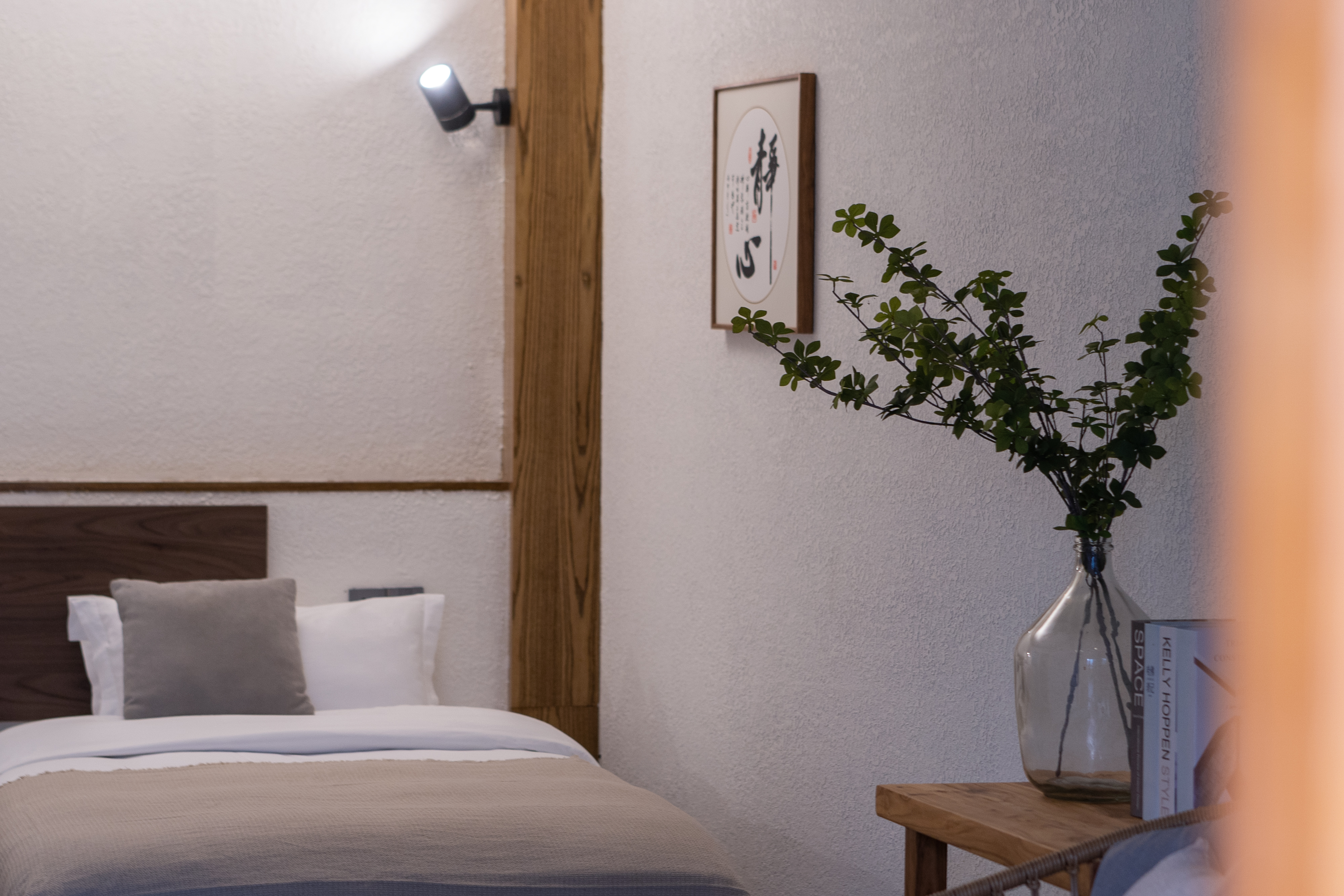 三秋小楼_舒适标间+马桶+茶台冰箱洗衣机