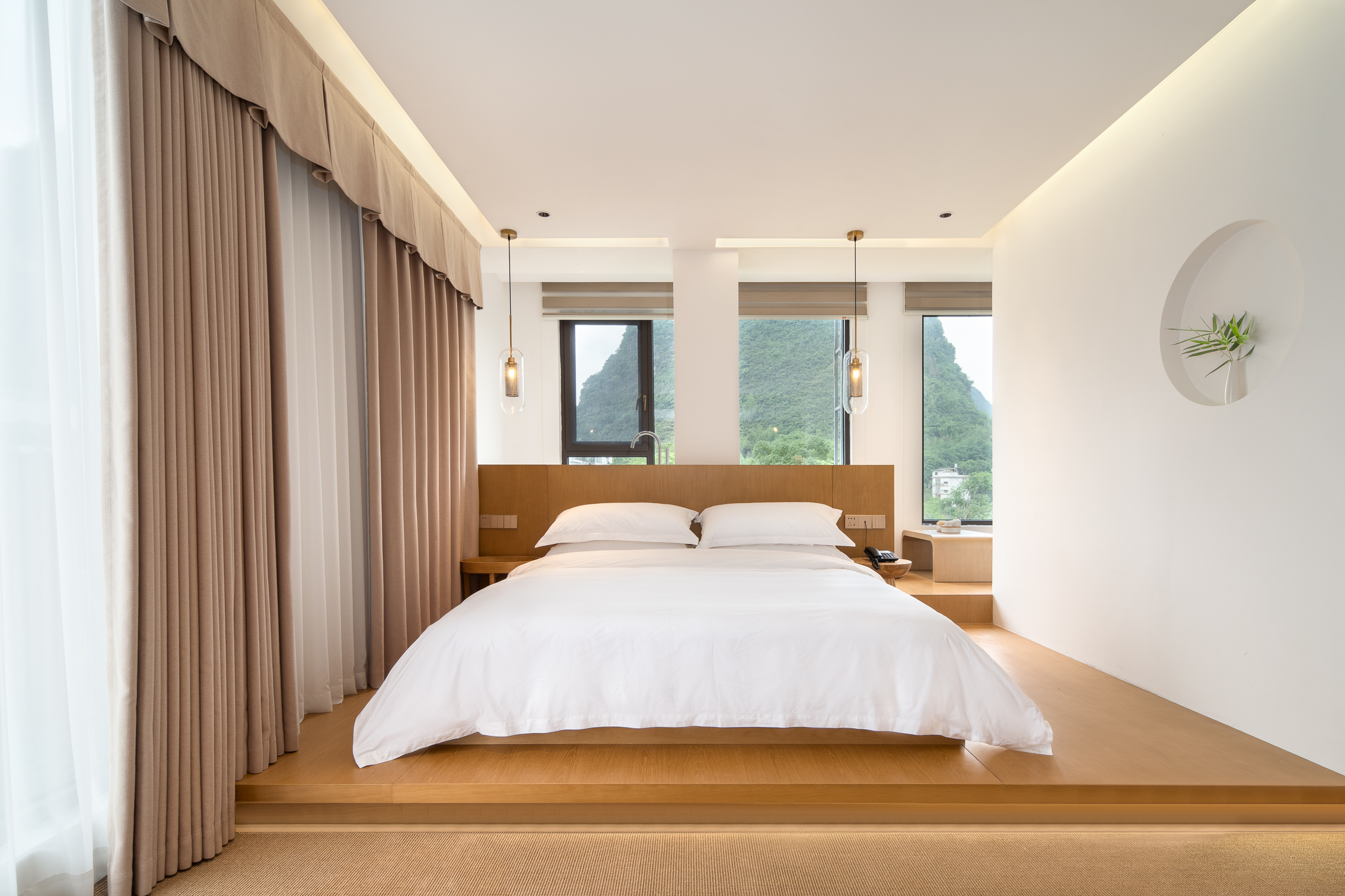 观山榻榻米大床房（日式禅意品茶赏景榻+超大圆形浴缸+迷你冰箱+智能马桶）