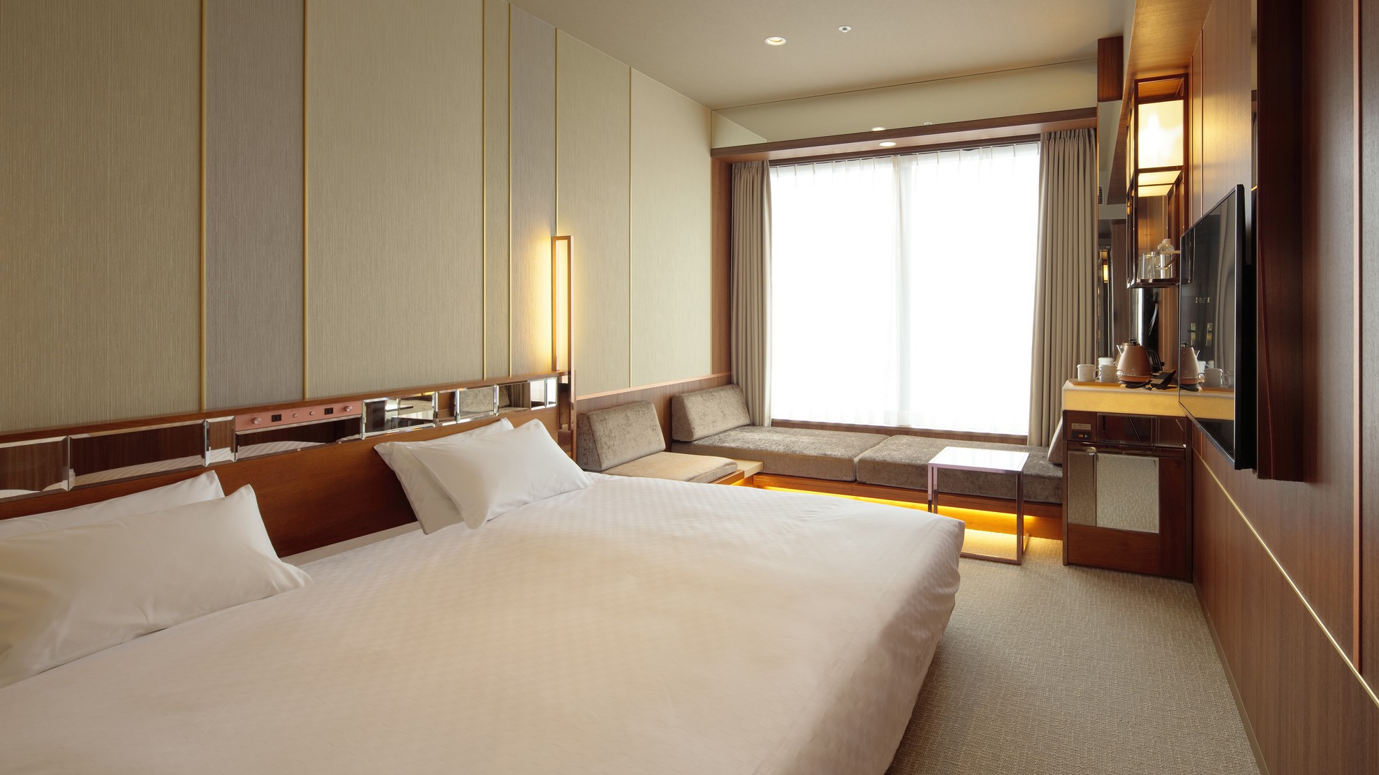 特大床房+梳化床，3 人使用