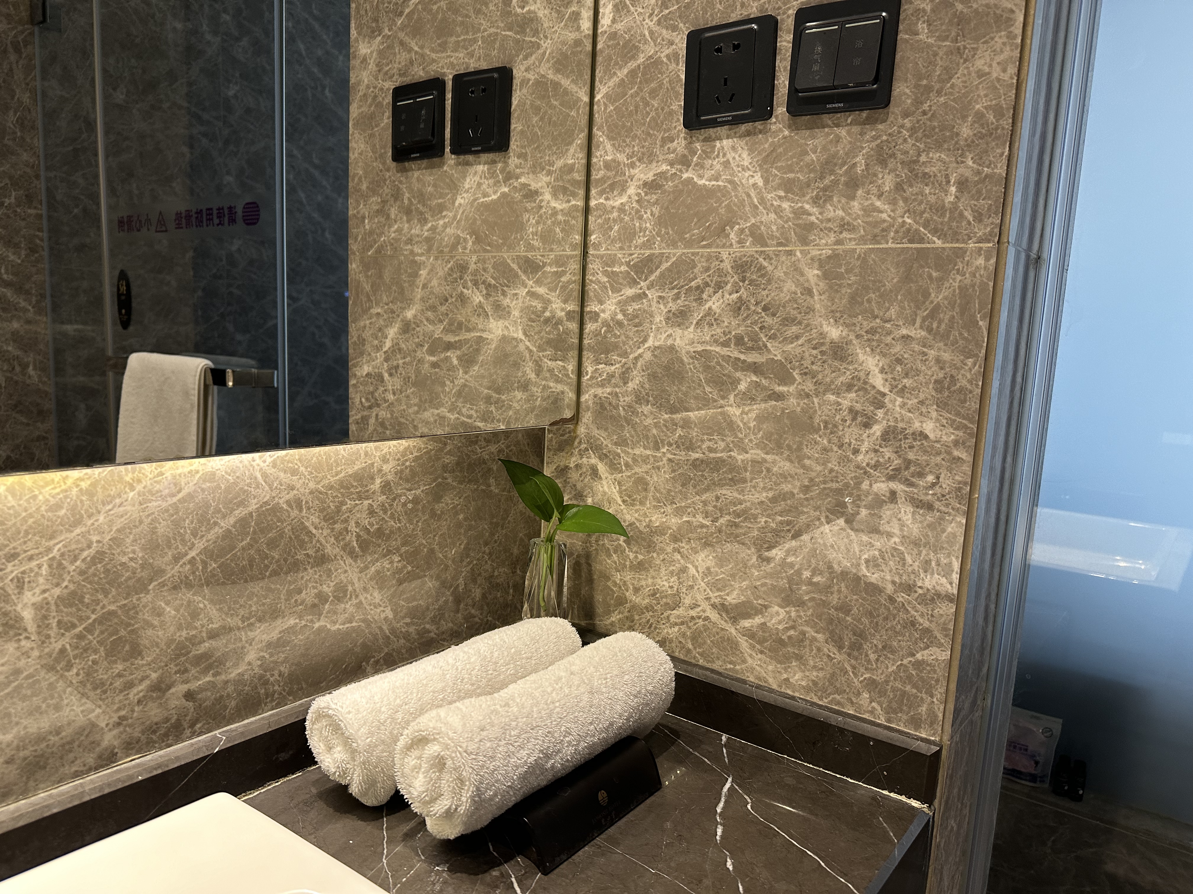 零压豪华大床房