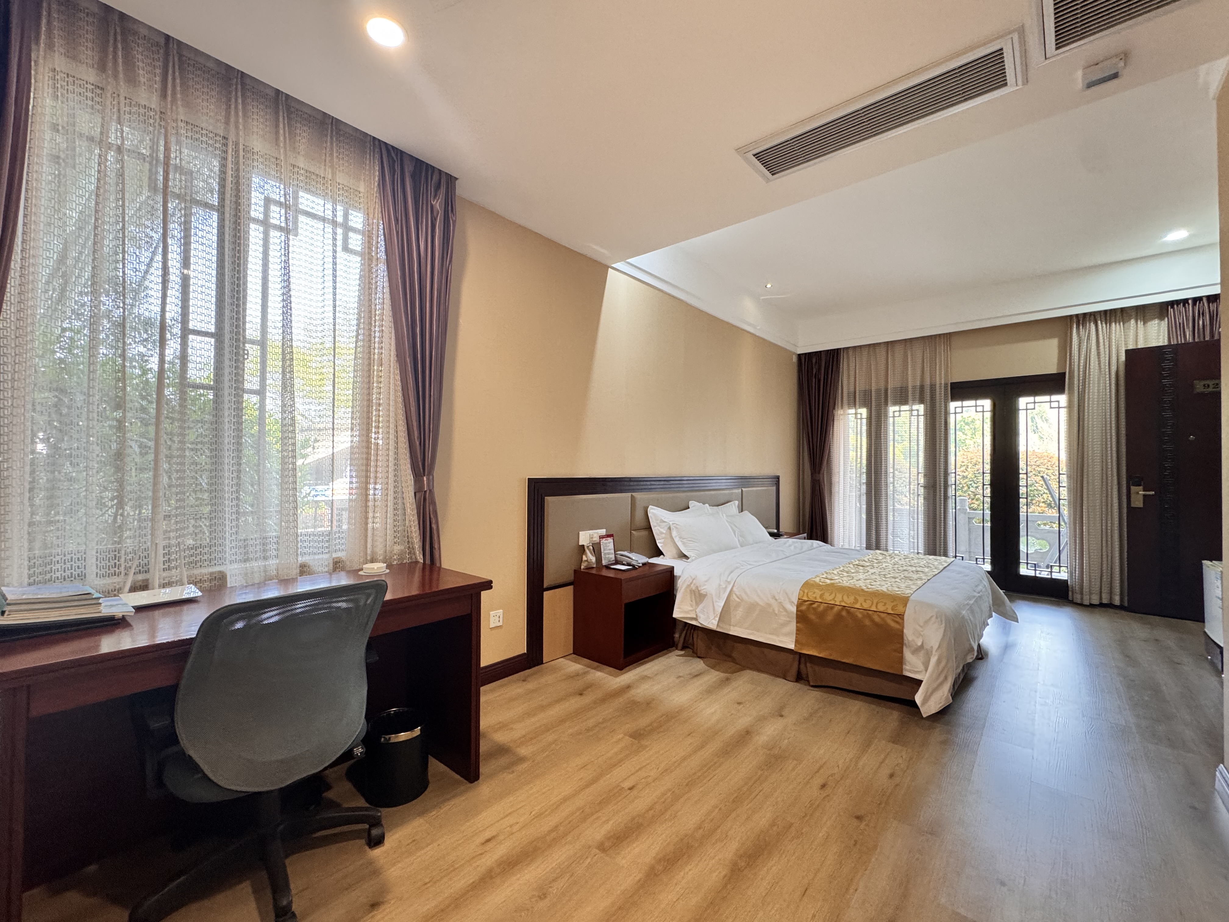 三居室别墅B户型